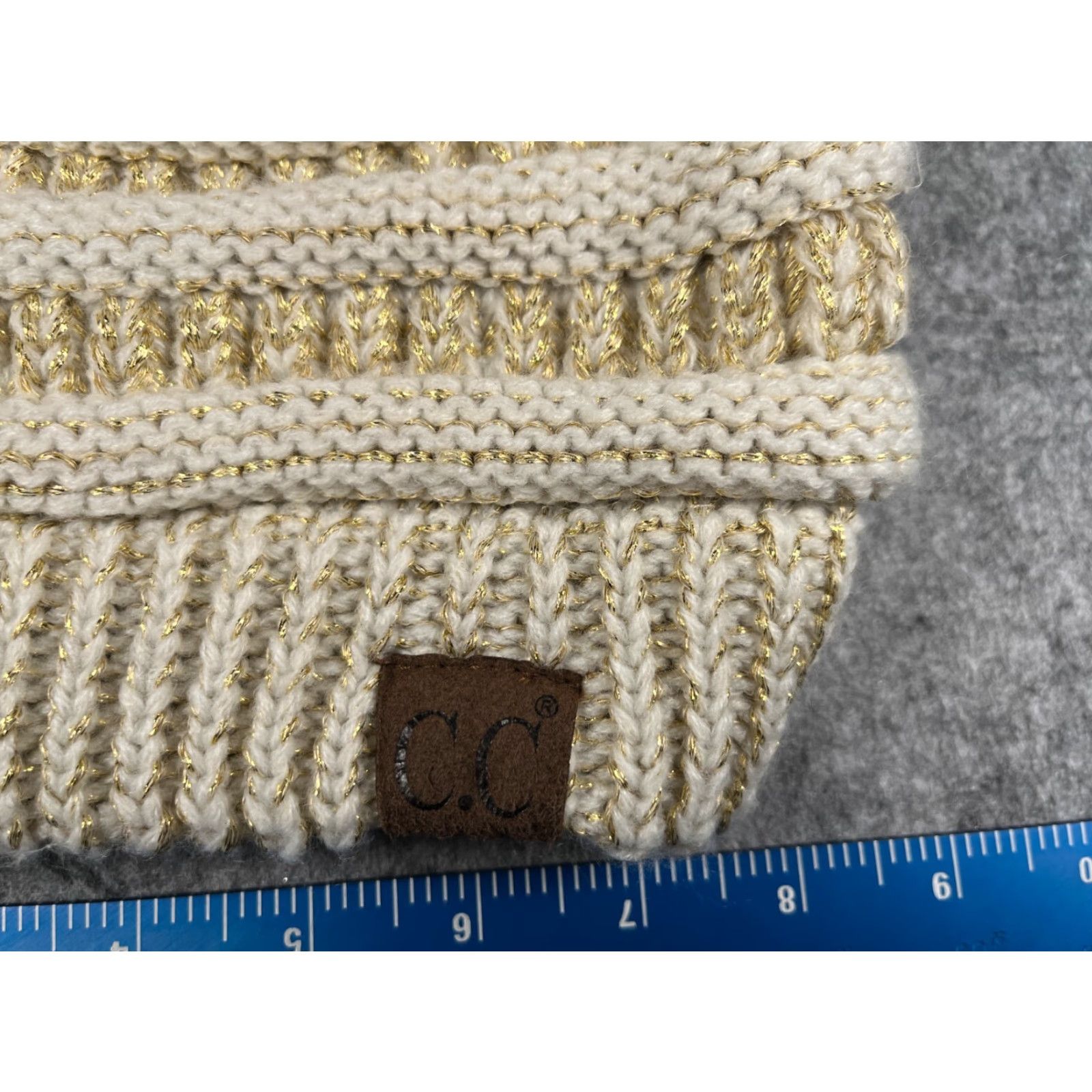 Vintage C.C Exclusive Beanie Toque Womens One Size Ivory Gold Knit Glittery Acrylic Ski Hat Size ONE SIZE - 2 Thumbnail