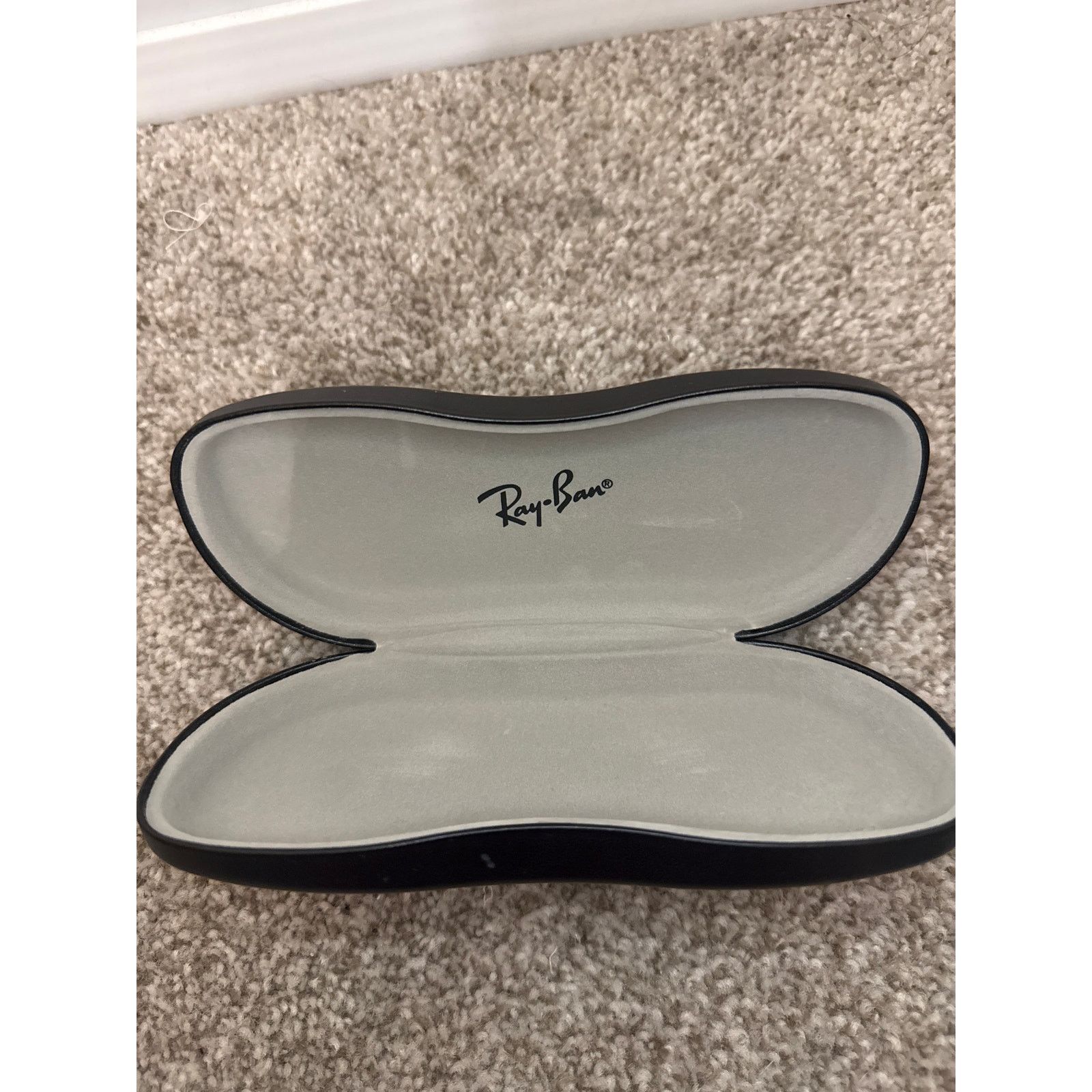 RayBan NWOT Ray-Ban Universal Black Hard Case for Glasses & Cloth Size ONE SIZE - 4 Thumbnail