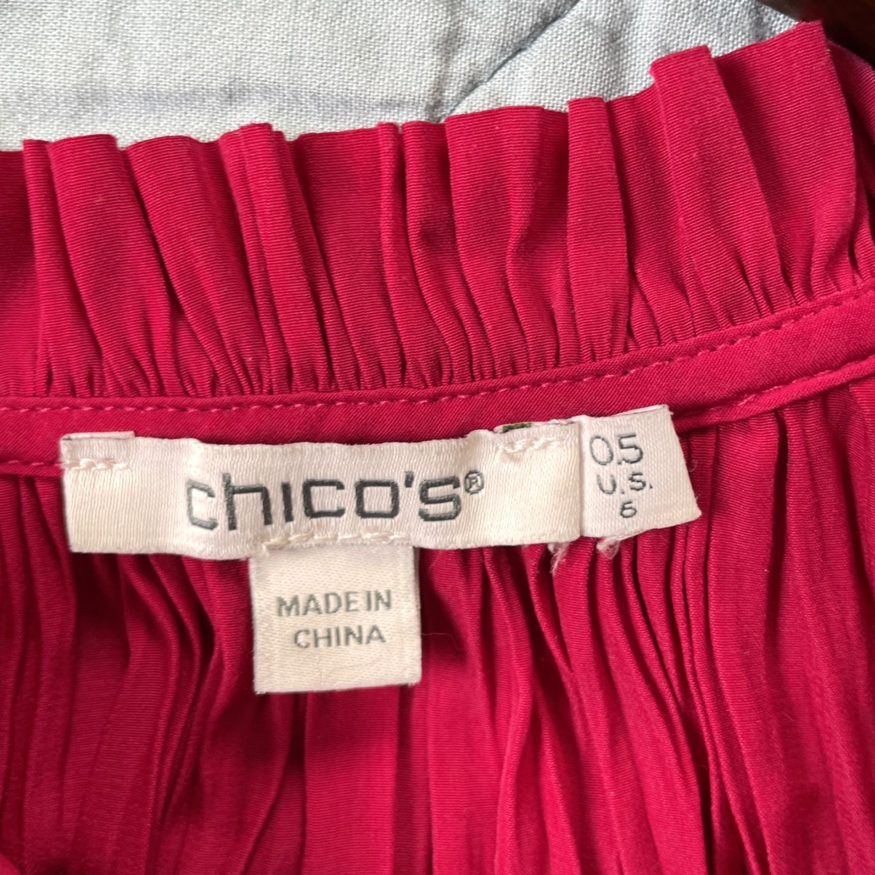 Vintage Chico's Blouse Shirt V-Neck Short Sleeve Flutter Sleeve Pleated Ruffle Polyester Red Pink 6 Regular Women Adjustable Packable All Seasons Size M / US 6-8 / IT 42-44 - 5 Thumbnail