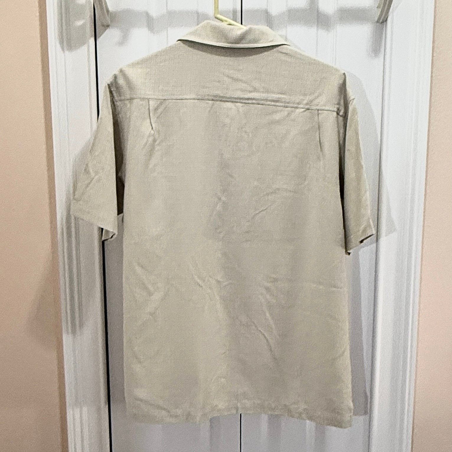 Johnston & Murphy Johnston & Murphy Silk men’s size M shirt natural fibers Size US M / EU 48-50 / 2 - 2 Thumbnail