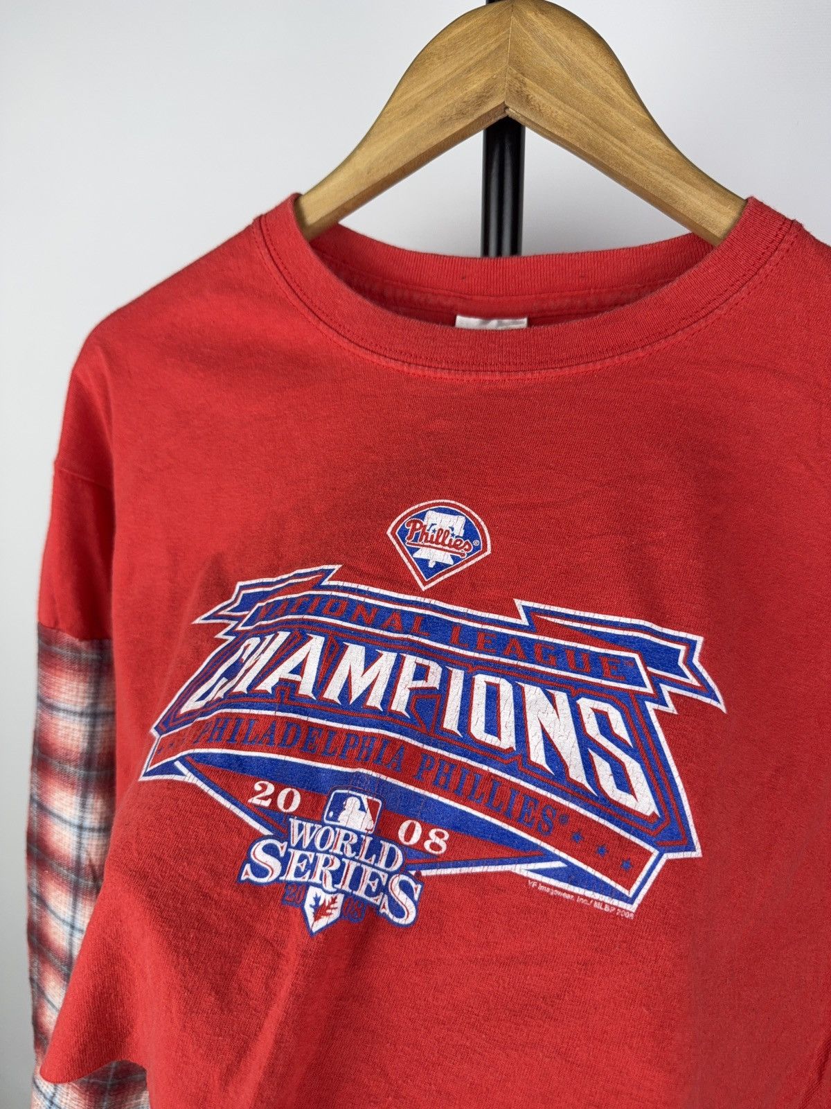 MLB MLB 2008 Phillies Champions Crop Top Flannel Sleeve Tee Size S / US 4 / IT 40 - 4 Thumbnail
