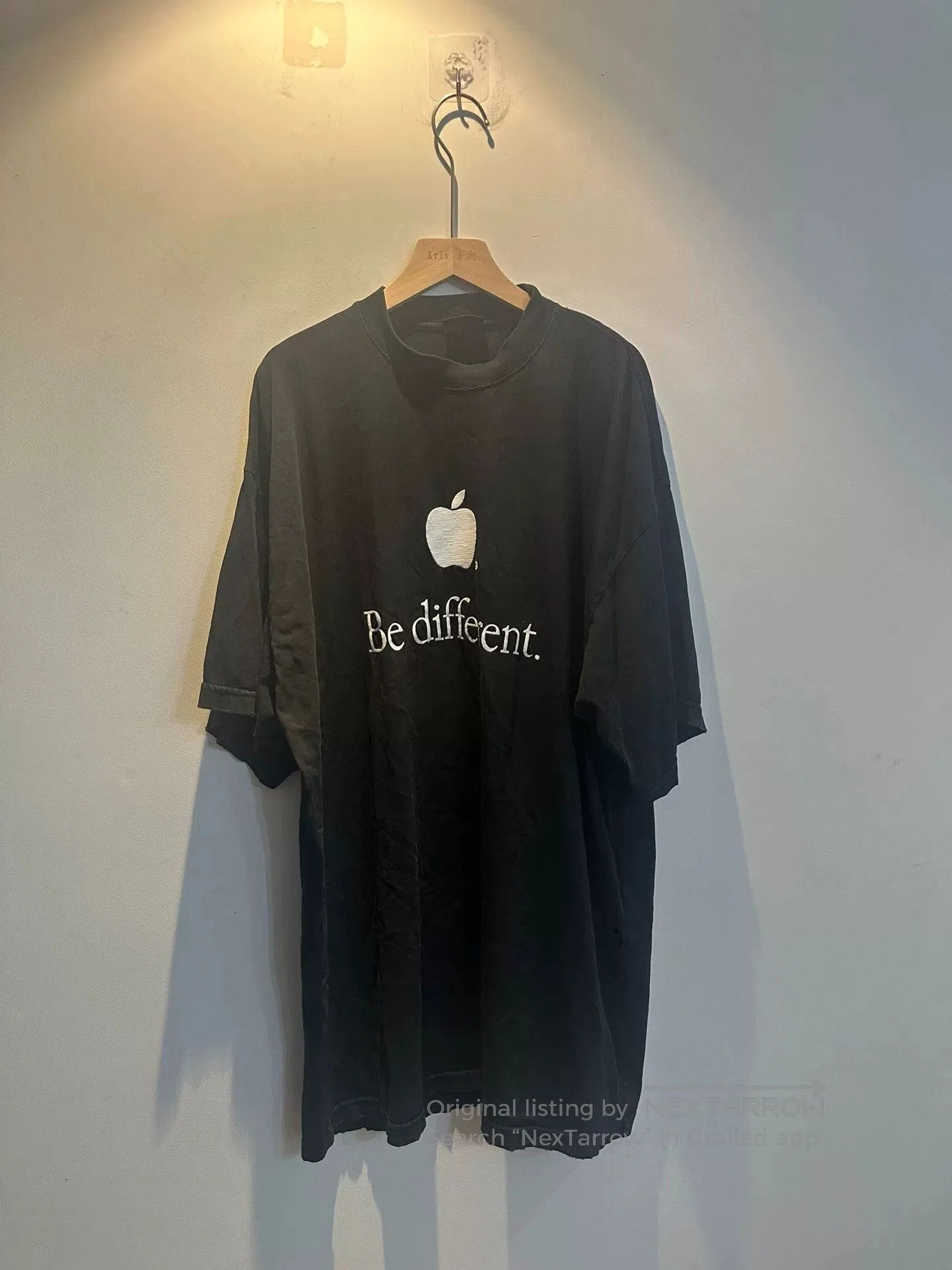 Balenciaga Balenciaga Be Different Apple Logo Short Sleeve Tee. Size US M / EU 48-50 / 2 - 1 Thumbnail