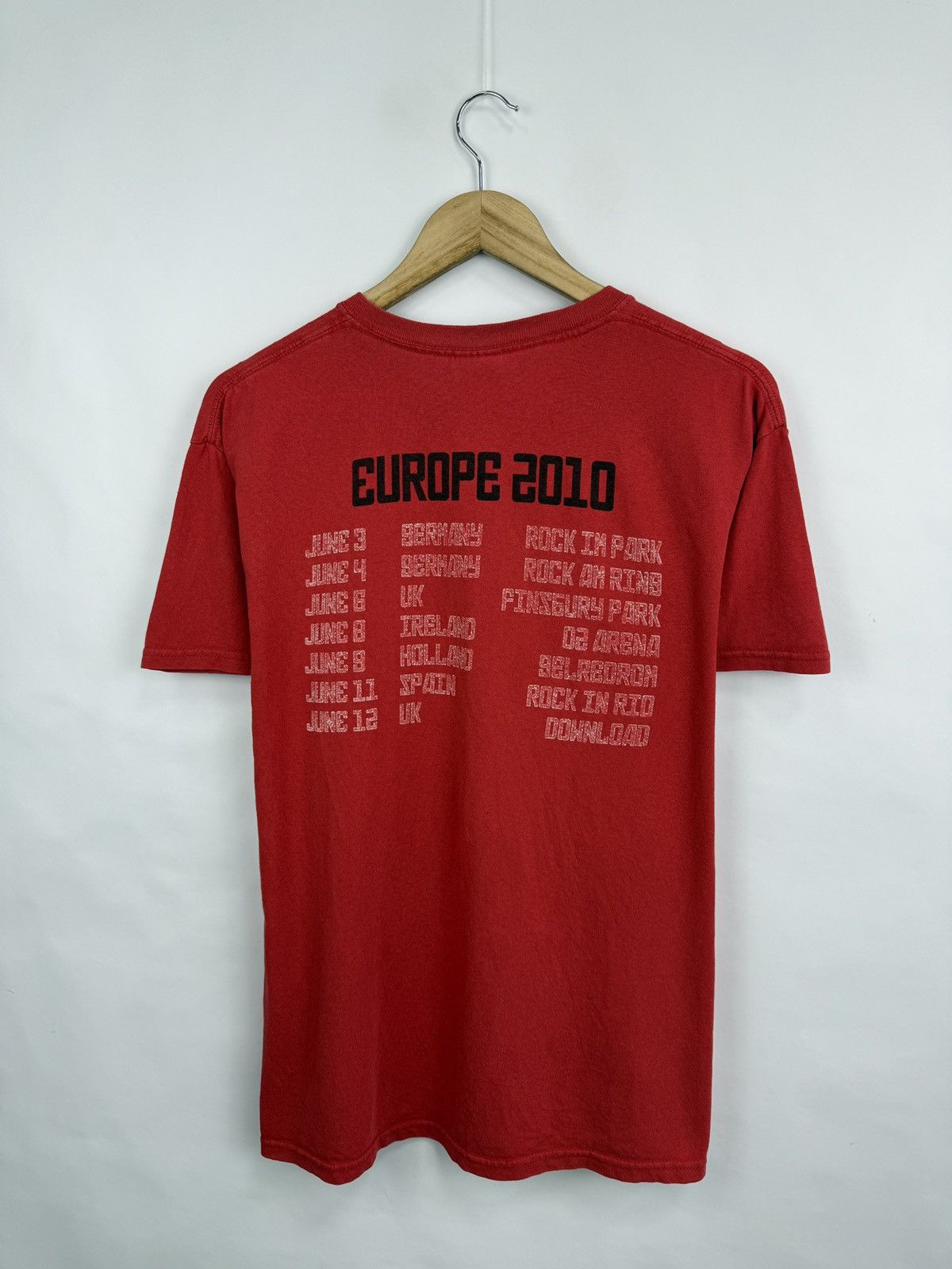 Rage Against The Machine 🇺🇸 Vintage Rage Against The Machine Europe 2010 Tour T-Shirt Size US M / EU 48-50 / 2 - 6 Thumbnail