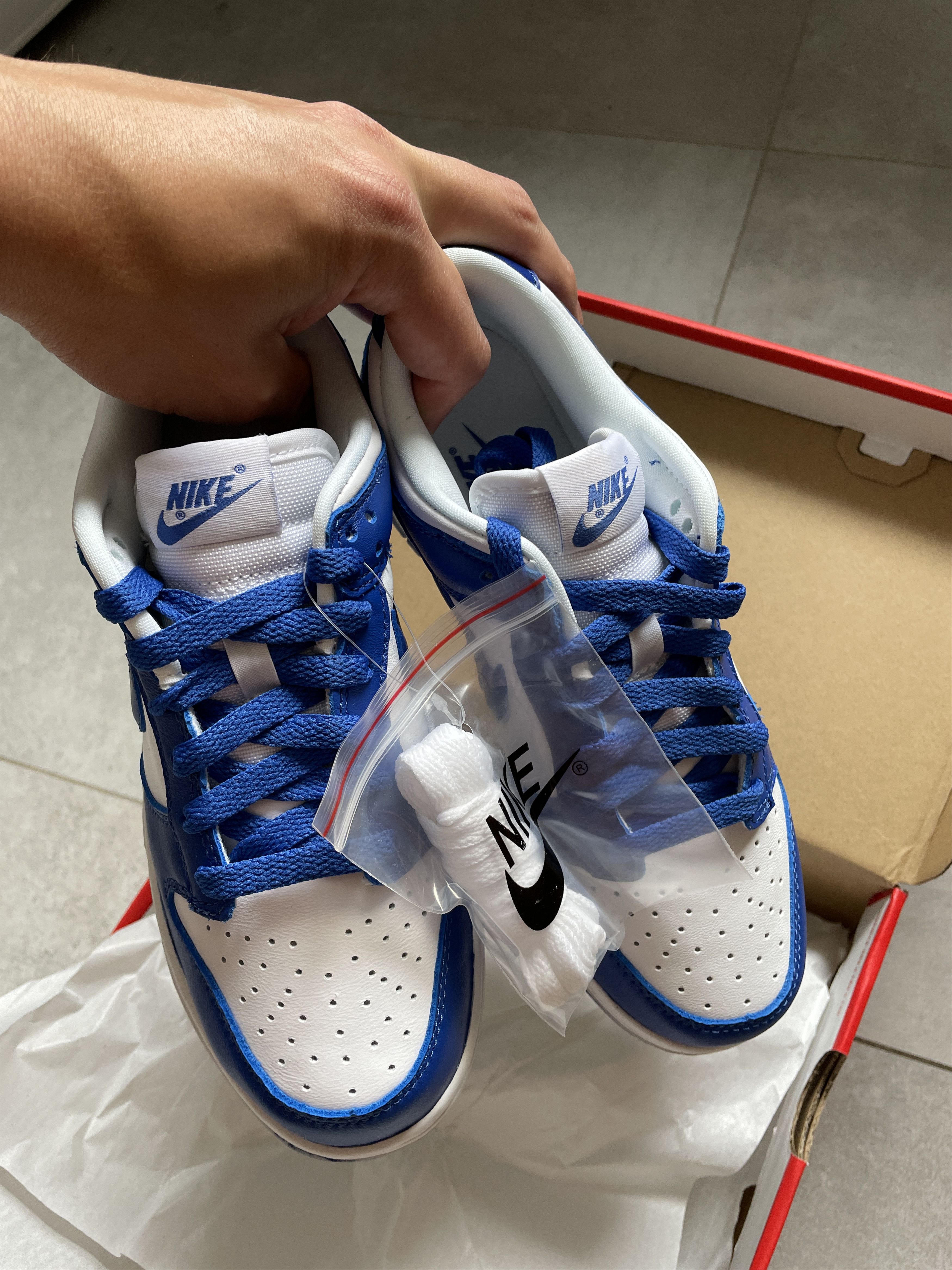 Nike NIKE WMNS DUNK LOW SP WHITE VARSITY ROYAL Size US 5.5 / EU 38 - 3 Thumbnail