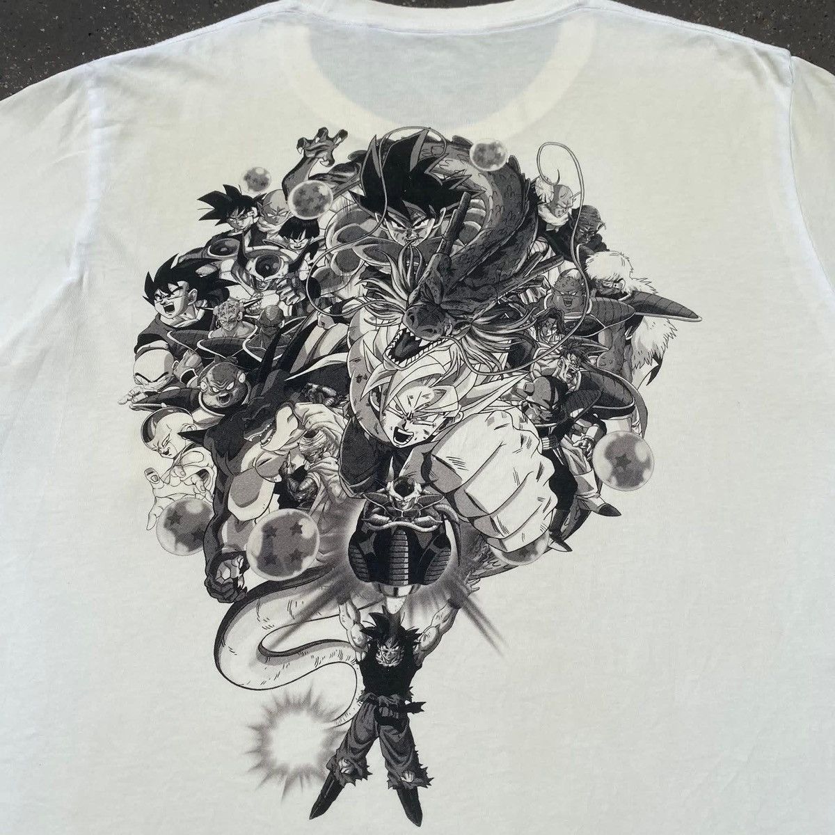 Uniqlo RARE ‼️ Dragon Ball Size US L / EU 52-54 / 3 - 2 Thumbnail