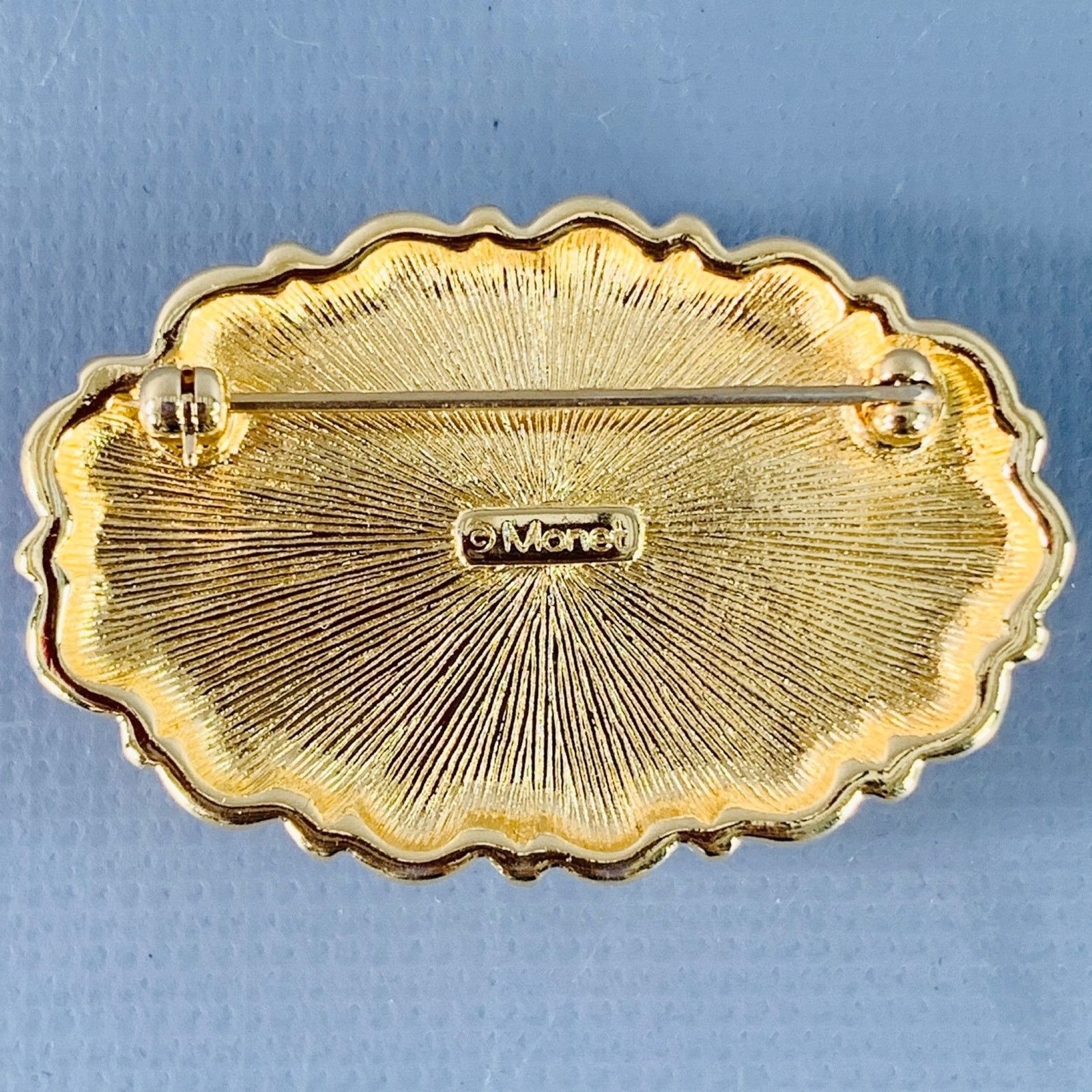 Monet MONET Vintage Green Gold Oval Enamel Brooch Pin Size ONE SIZE - 2 Thumbnail