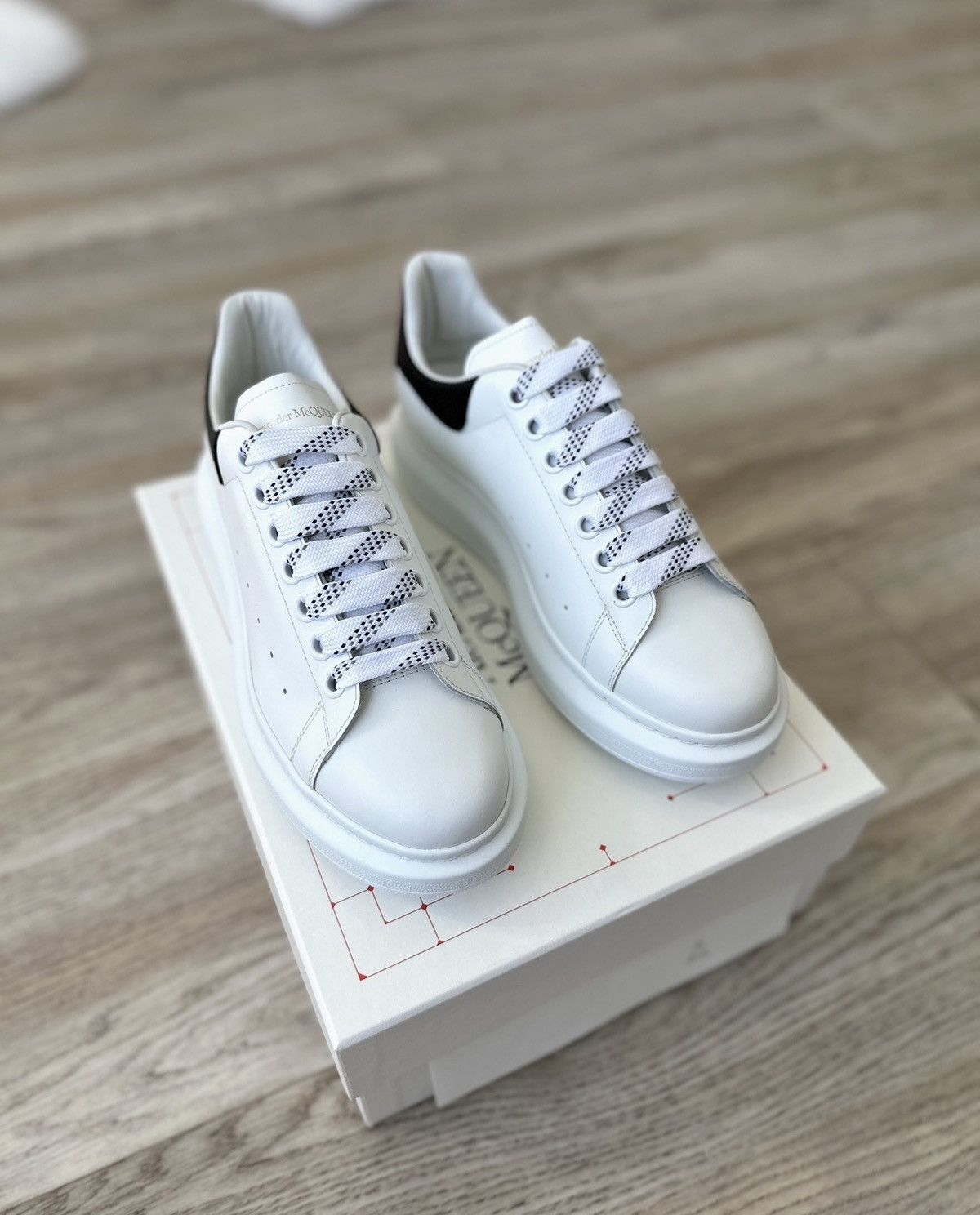 Alexander McQueen Alexander McQueen Oversized Sneaker White Black Size US 4 / IT 34 - 3 Thumbnail