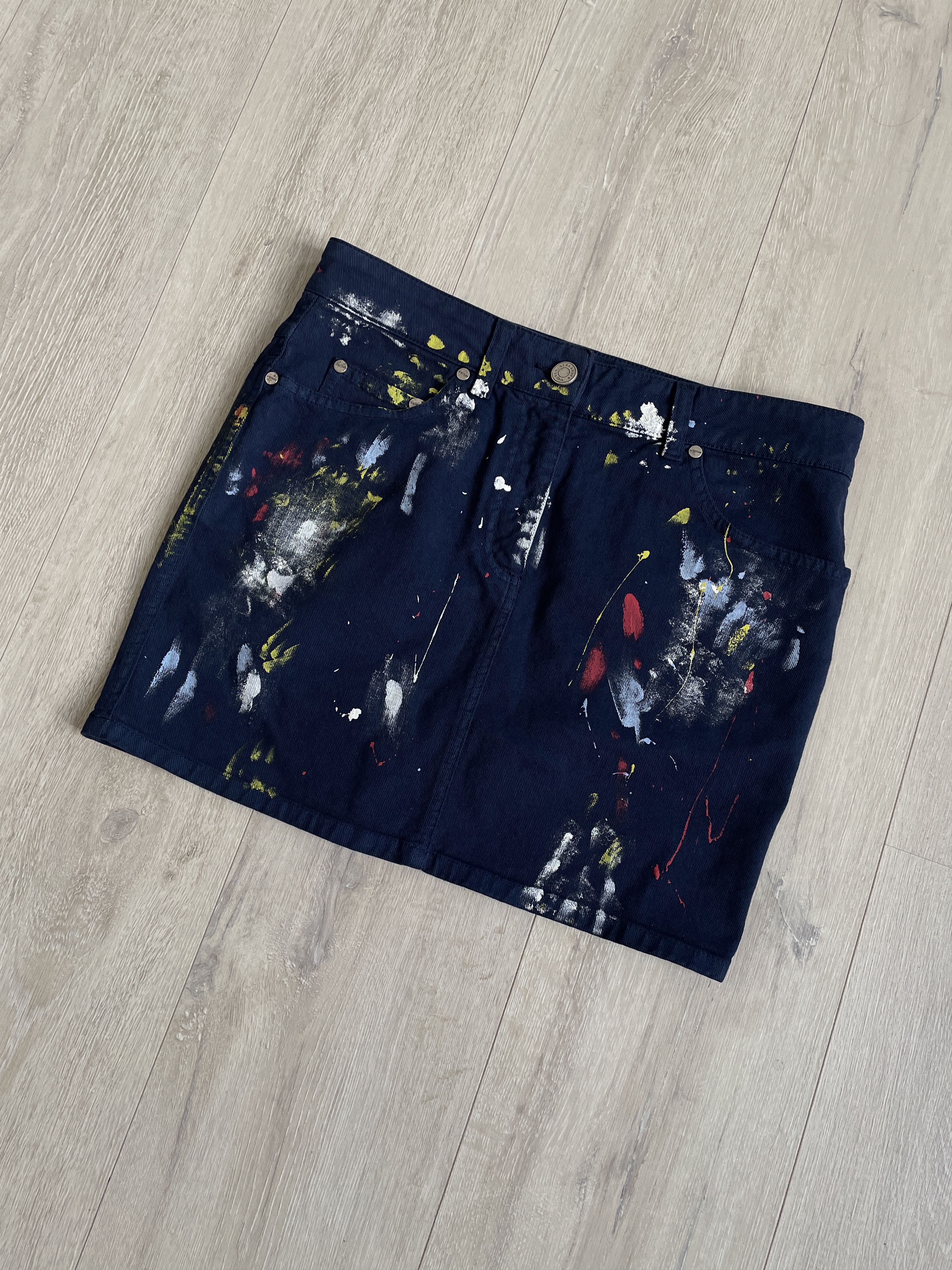 Alexander McQueen Alexander McQueen 2010 Resort runway painter skirt Size 28" / US 6 / IT 42 - 3 Thumbnail