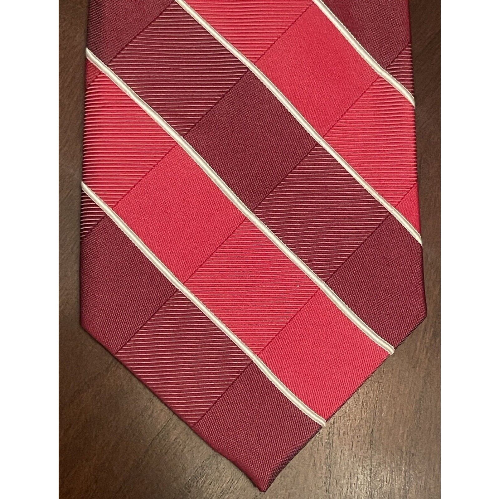 Arrow Arrow Red 100% Silk Men’s Neck Tie Made In China Size ONE SIZE - 1 Thumbnail