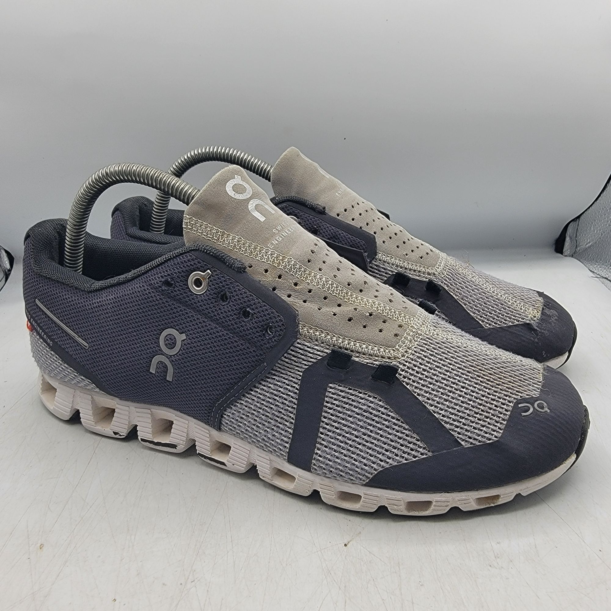 On Cloud Mens 8 Gray Black Sneakers Shoes Athletic Casual Li