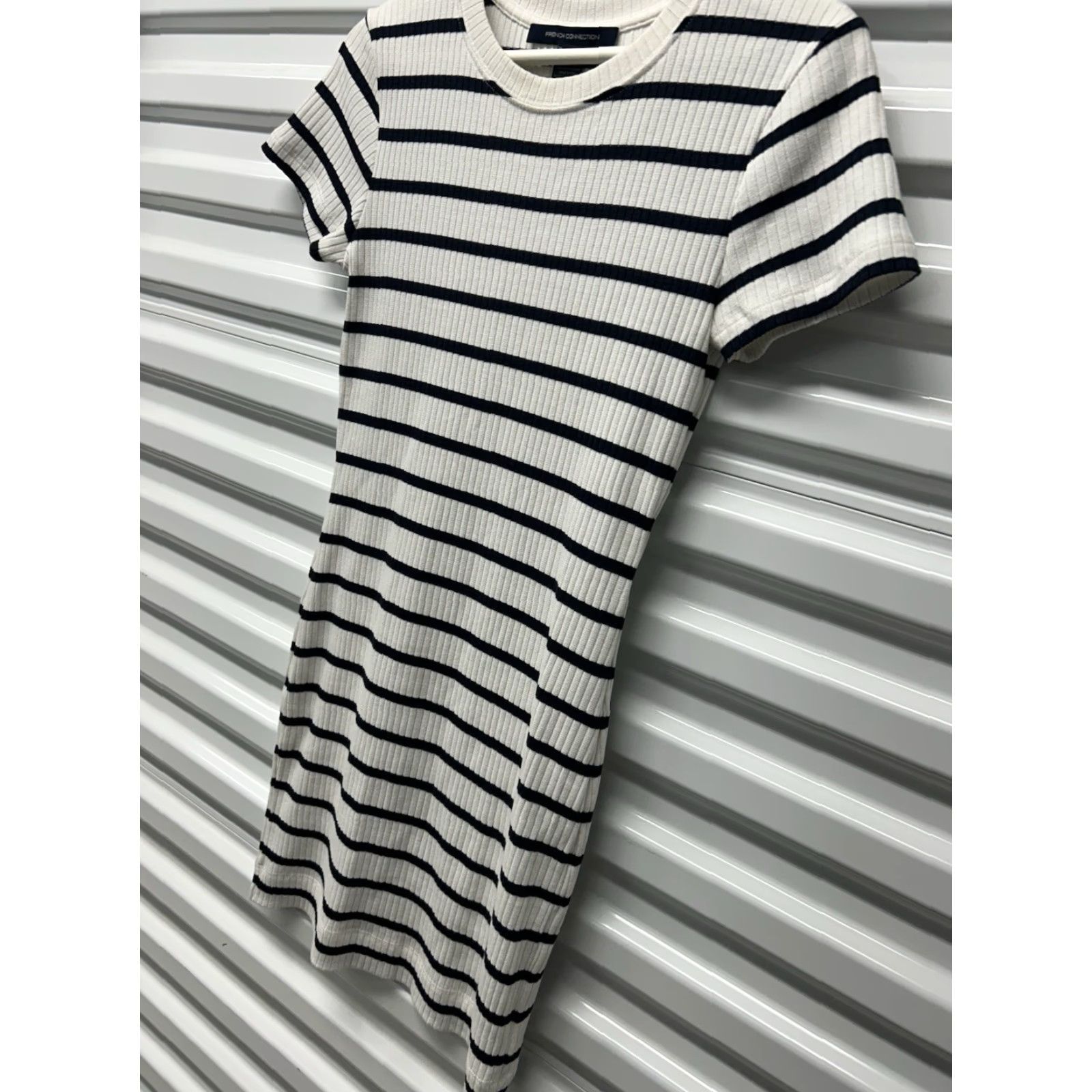 French Connection VINTAGE Women French Connection Sequin Stripe Mini Dress XS Crew Neck Short Sleeve Gold/Navy Satin? Size XS / US 0-2 / IT 36-38 - 4 Thumbnail