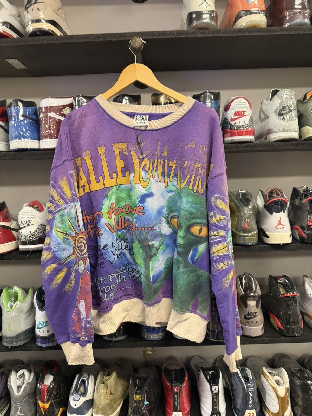 Vale Vale valley pre owned xl alien sweater Size US XL / EU 56 / 4 - 1 Thumbnail
