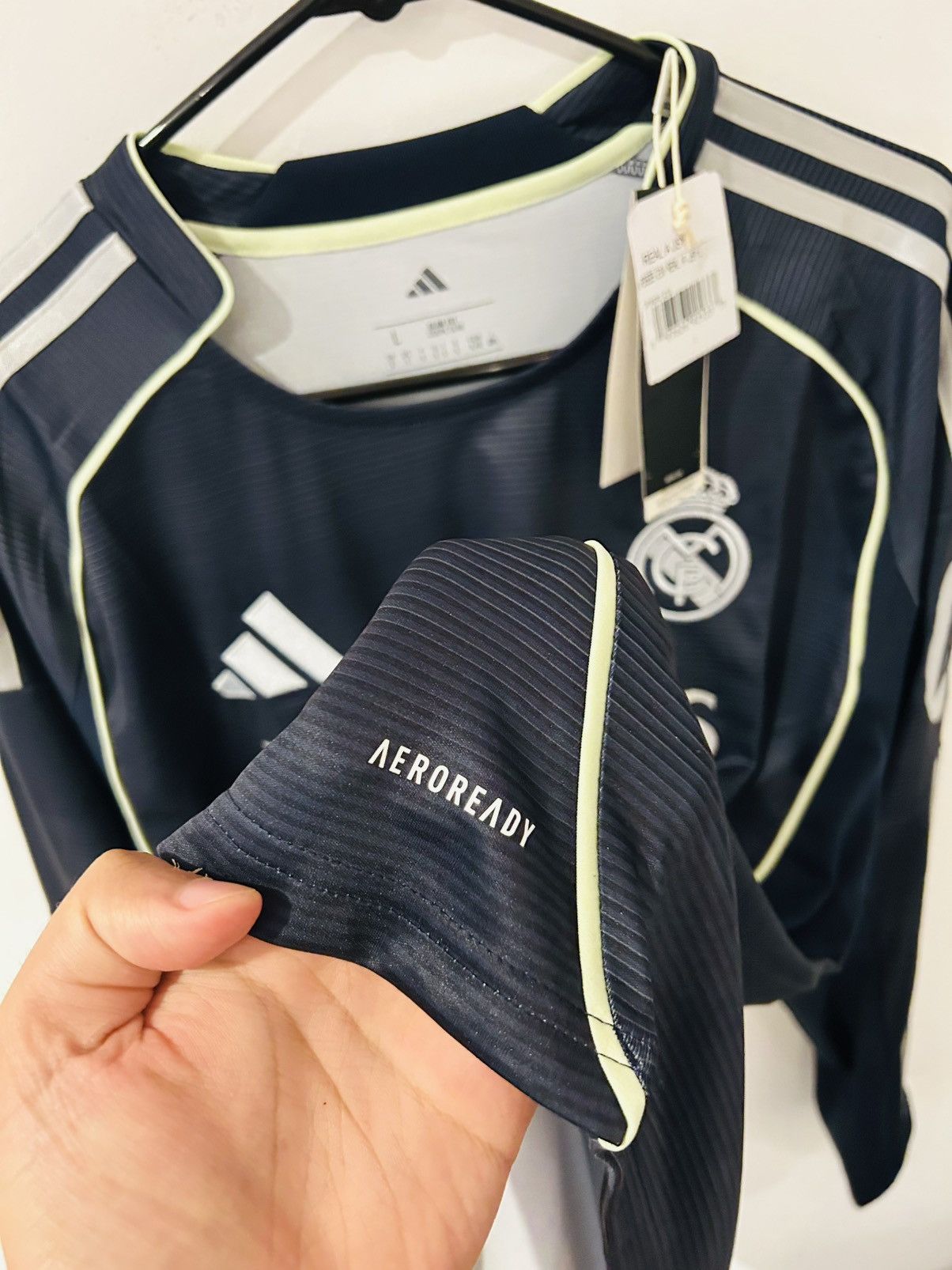 Adidas Real Madrid 2025/26 Away Jersey Size US L / EU 52-54 / 3 - 10 Thumbnail