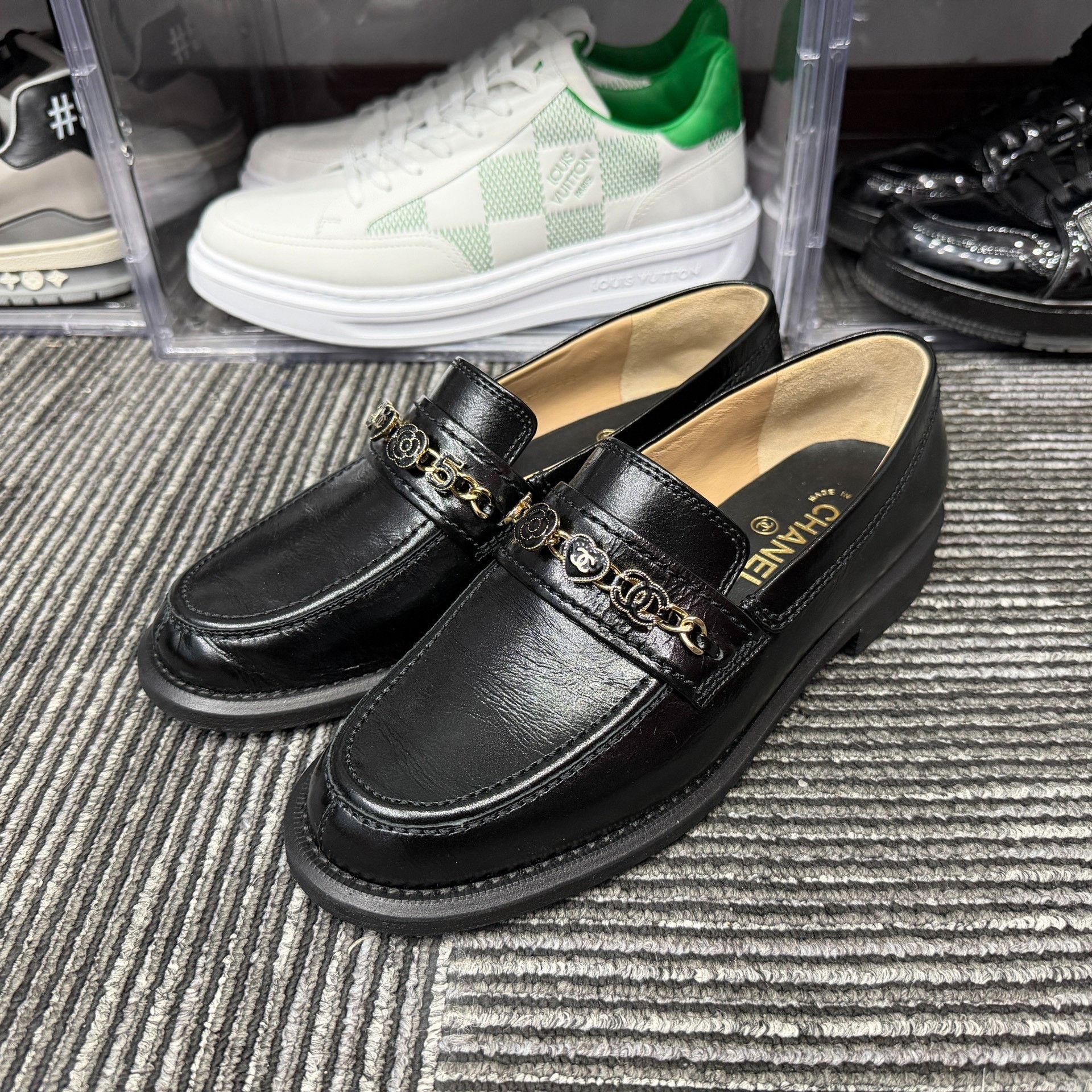 Chanel Chanel Patchwork Lowtop Sneakers us_9 Women Size US 9 / IT 39 - 1 Thumbnail