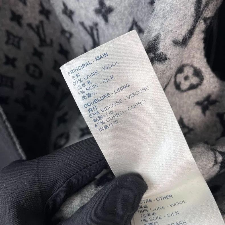 Louis Vuitton Louis Vuitton Black coat with full print inside coat Size XS / US 0-2 / IT 36-38 - 9 Thumbnail
