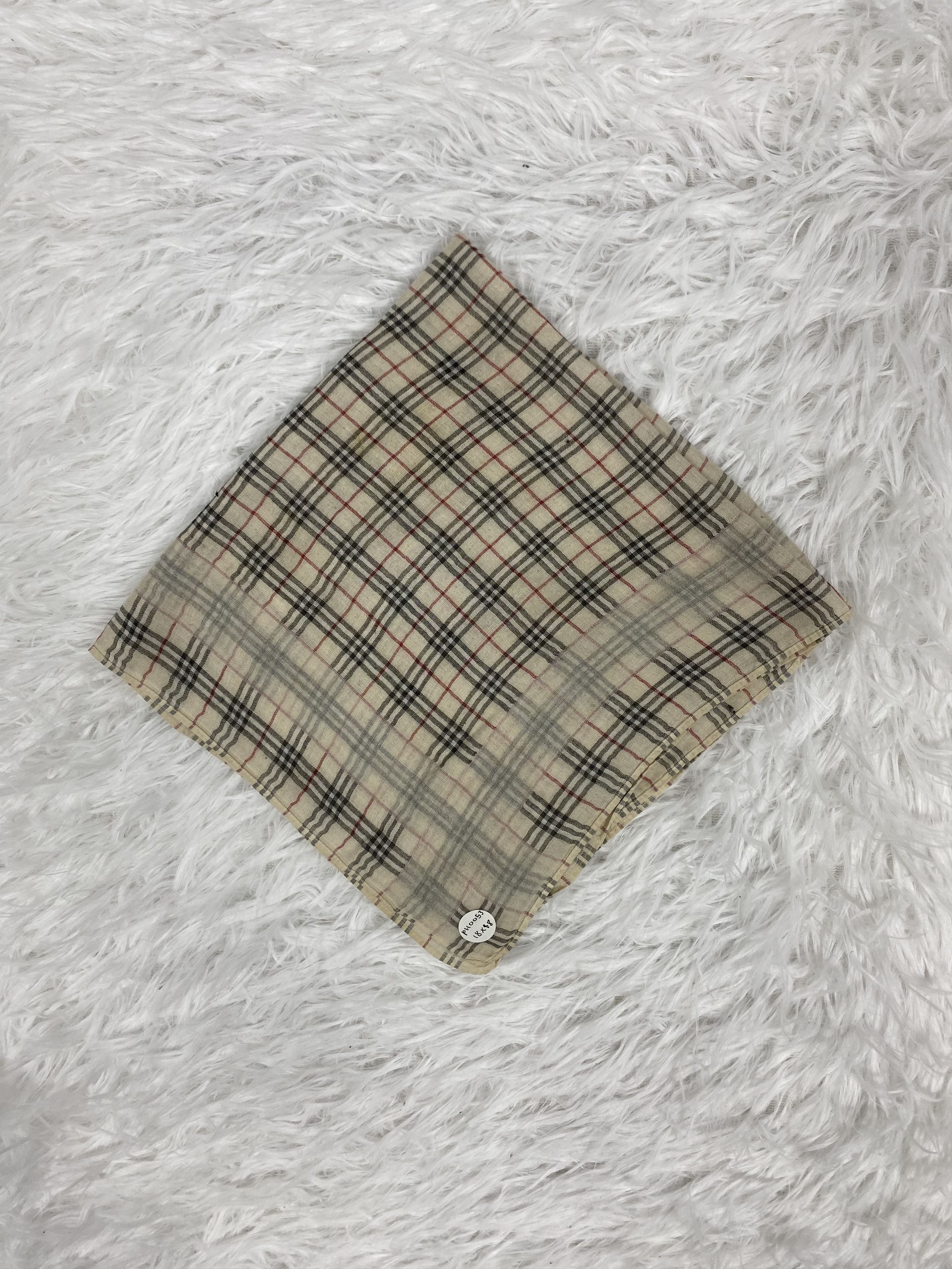 Burberry × Vintage Vintage Burberry Handkerchief PH0053 Size ONE SIZE - 1 Thumbnail
