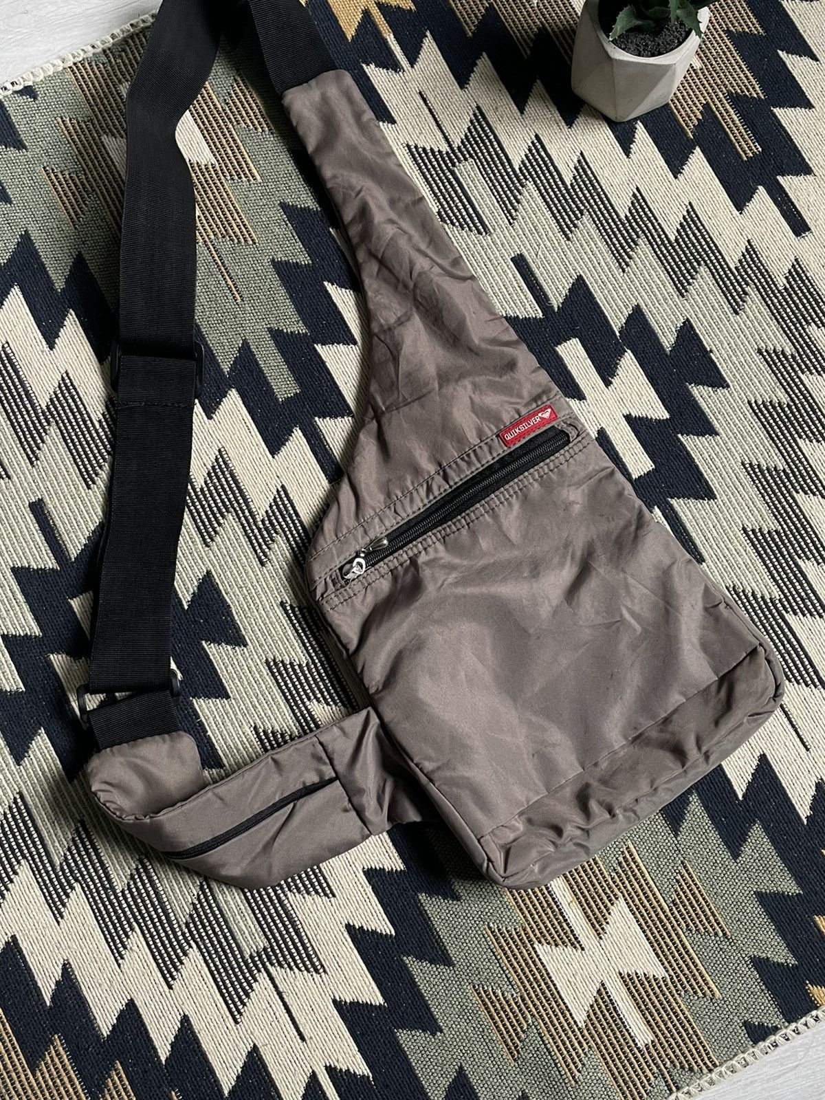 Quiksilver Vintage Quiksilver Y2K Logo Sling Bag Crossbody Size ONE SIZE - 3 Thumbnail