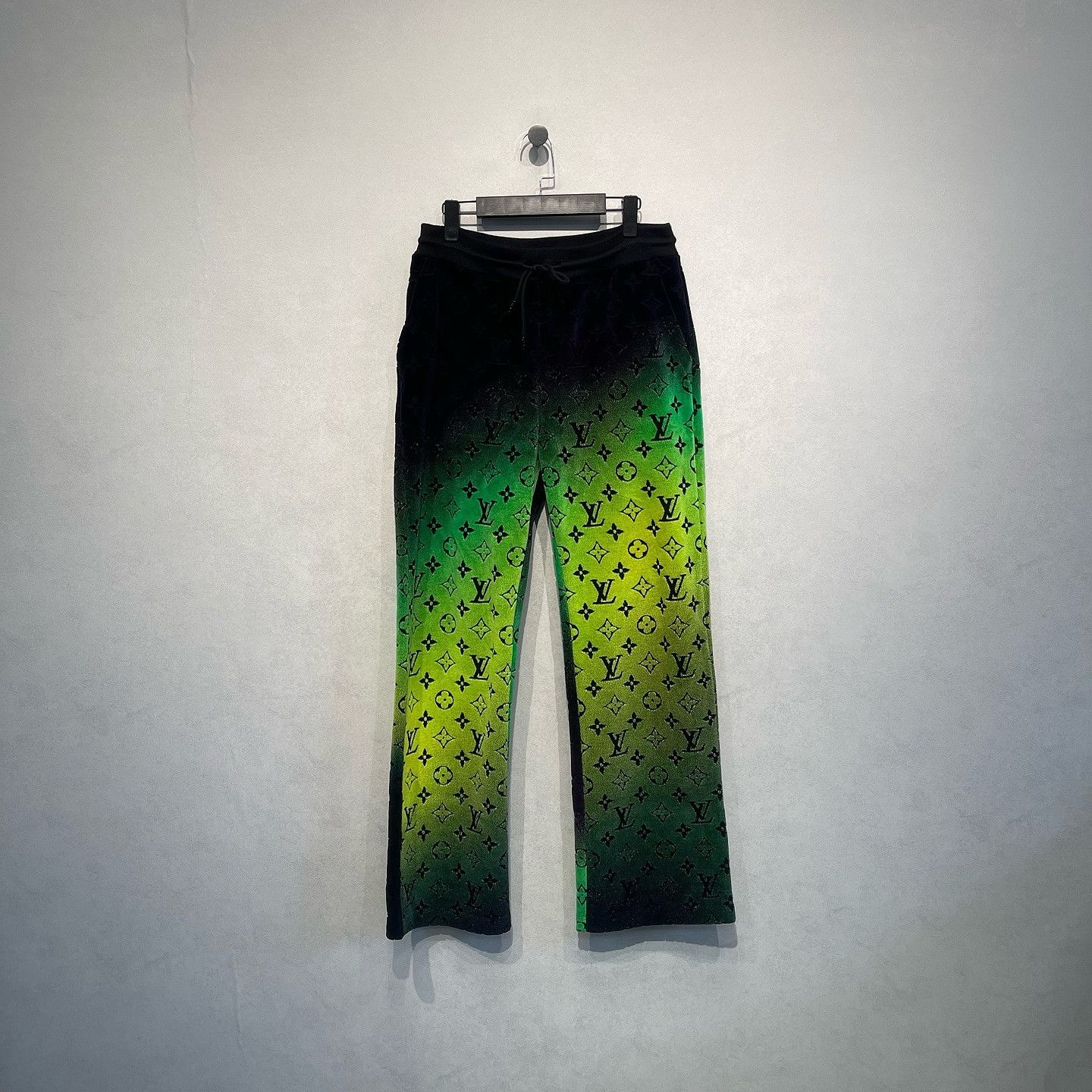 Louis Vuitton Louis Vuitton Gradient Monogram Casual Pants Size M Size US 32 / EU 48 - 1 Thumbnail