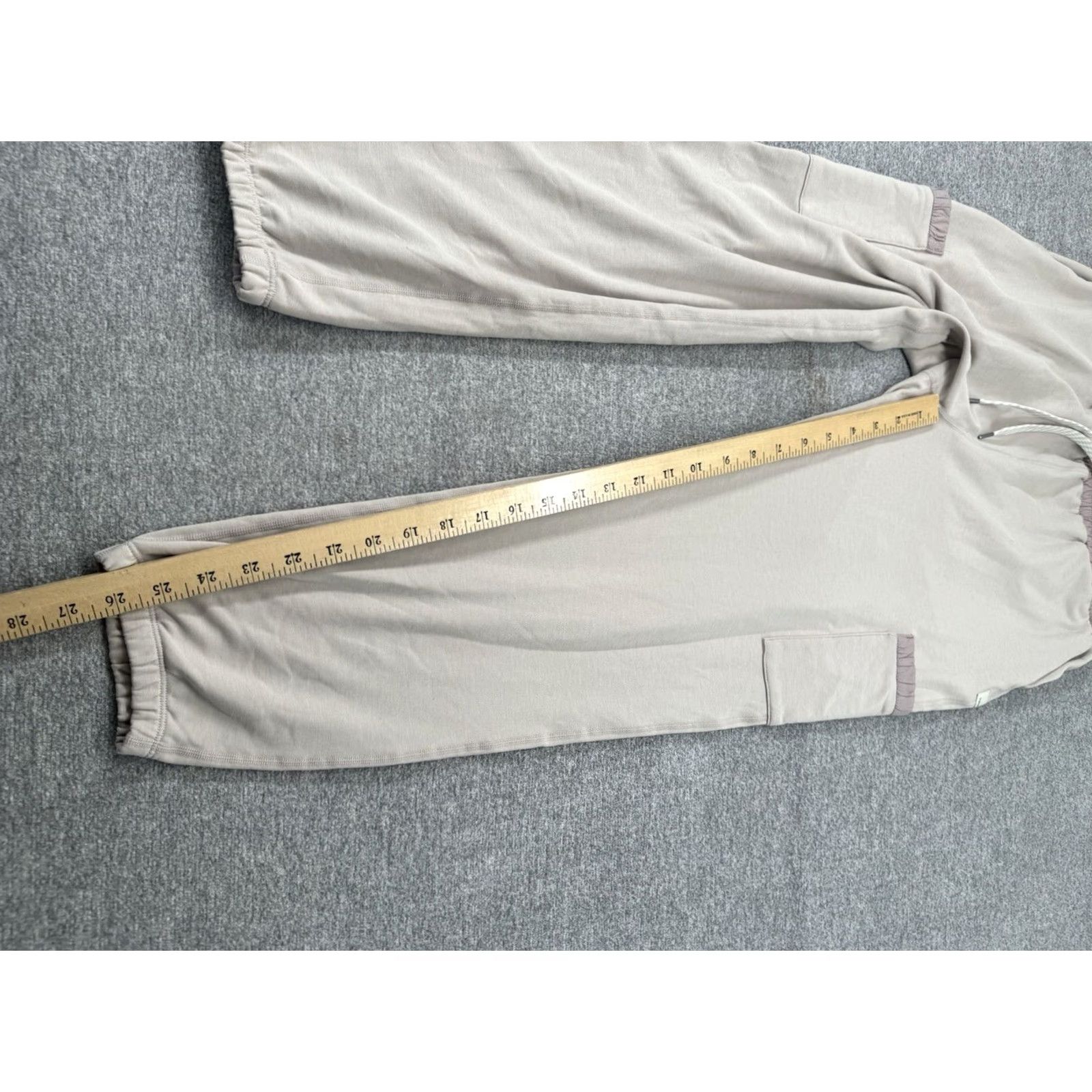 Vuori Vuori Vista Jogger Small 26” Inseam Beige Oyster Heather Womens Jogger Athletic Tapered Activewear Casual Modern Athleisure Size 28" / US 6 / IT 42 - 4 Thumbnail