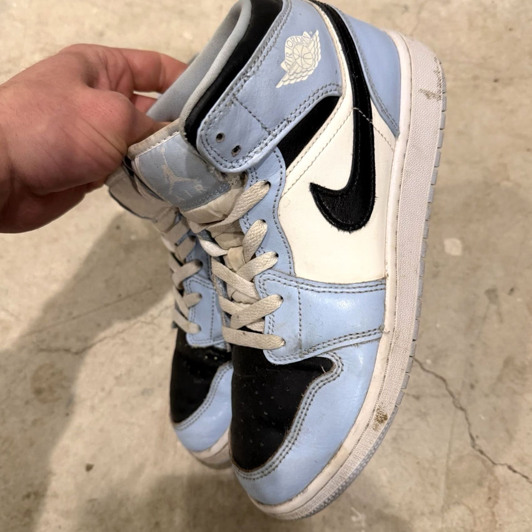 Nike VINTAGE Nike Air Jordan 1 Mid GS Ice Blue Black White *DISTRESSED* Shirt Size US 7 / EU 40 - 6 Thumbnail