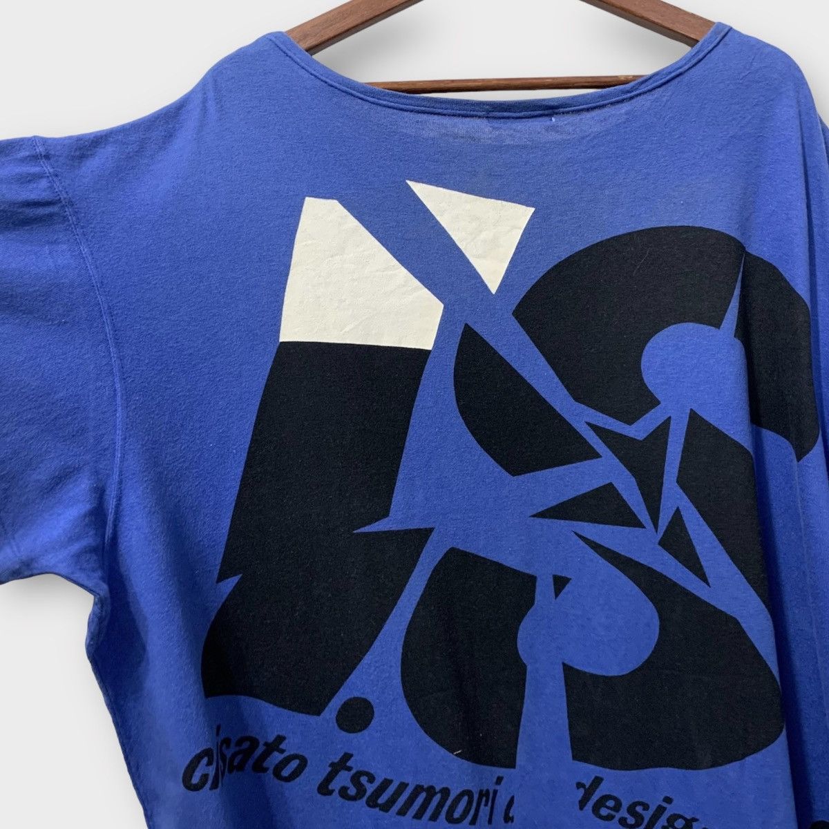 Issey Miyake 80s ISSEY MIYAKE PUNK GRAPHIC TSHIRT ASYMMETRIC BIG LOGO Size US XXL / EU 58 / 5 - 5 Thumbnail