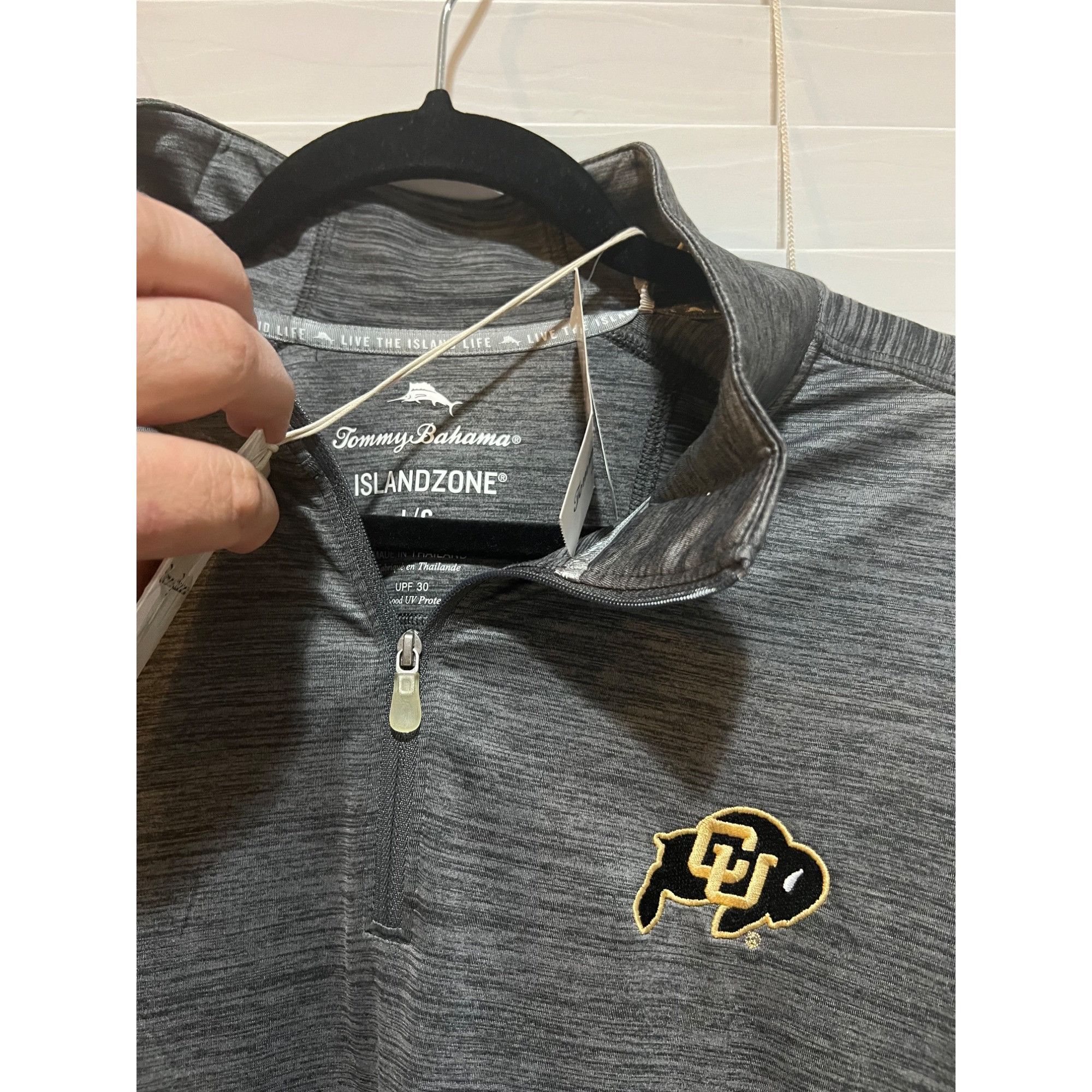 Tommy Bahama Tommy Bahama Colorado Buffalos Pulliver - NWT Size L Size US L / EU 52-54 / 3 - 2 Thumbnail
