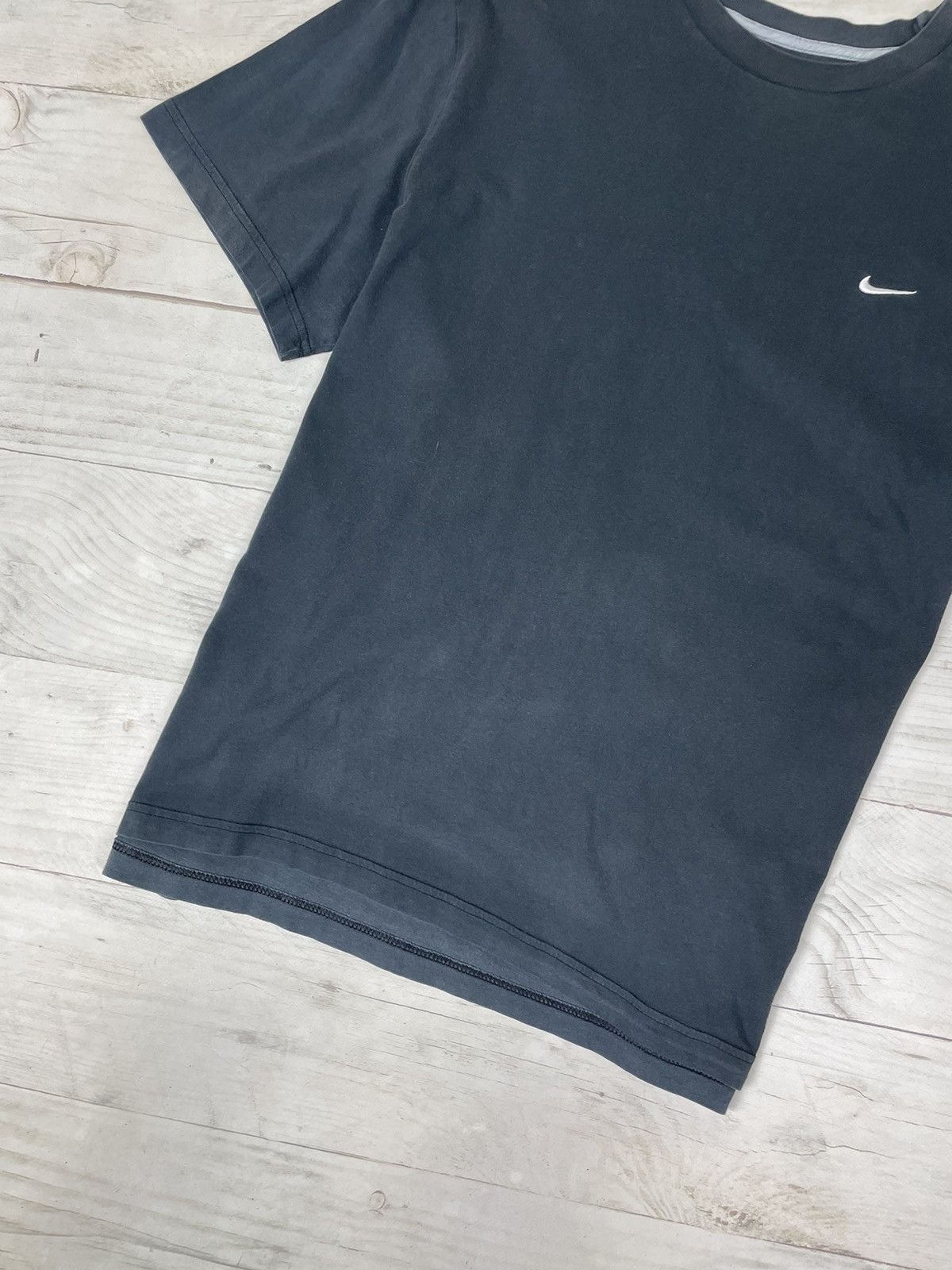 Nike Vintage Nike T-Shirt Mini Swoosh 00s Faded Y2K Size US XL / EU 56 / 4 - 3 Thumbnail