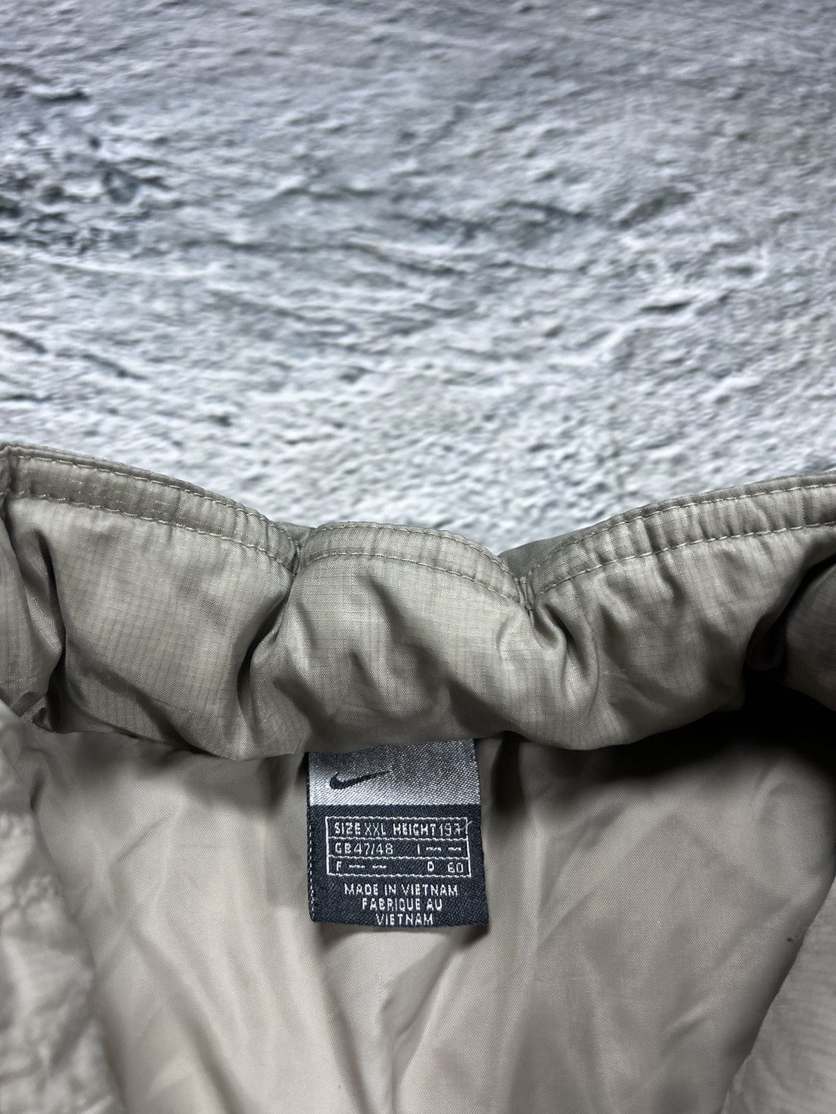 Nike puffer jacket vintage beige small logo 2000s