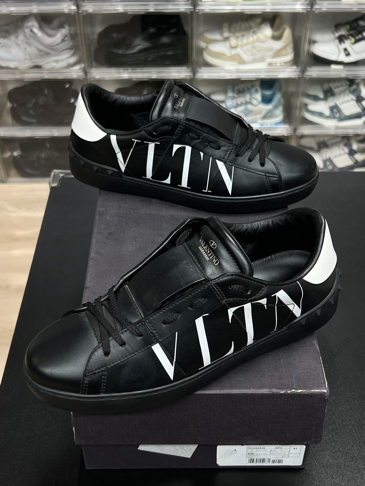 Valentino Valentino Black Lowtop Sneakers 8 Men Size US 8 / EU 41 - 1 Thumbnail