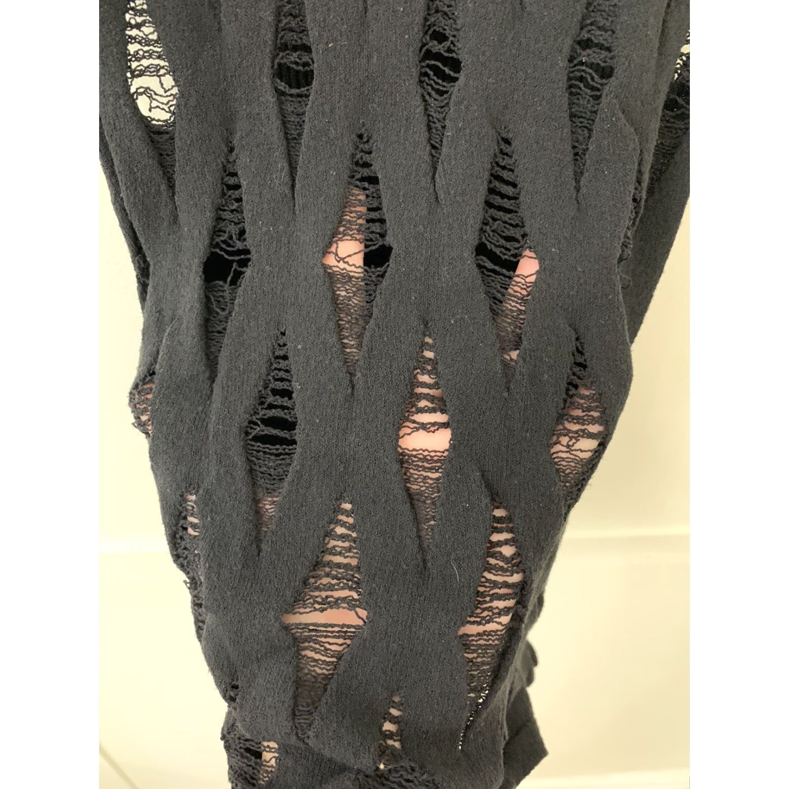 Bebe VINTAGE bebe Sweater Tank Top Cropped Black Destroyed Sz L Stretch 90’s Womens Size L / US 10 / IT 46 - 4 Thumbnail