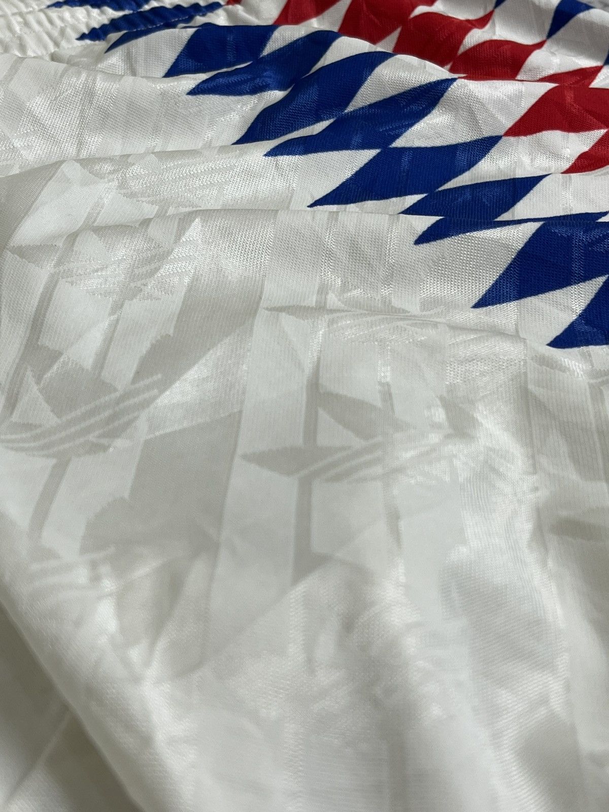 Vintage 1994 Adidas France Short Jersey Size US 32 / EU 48 - 5 Thumbnail