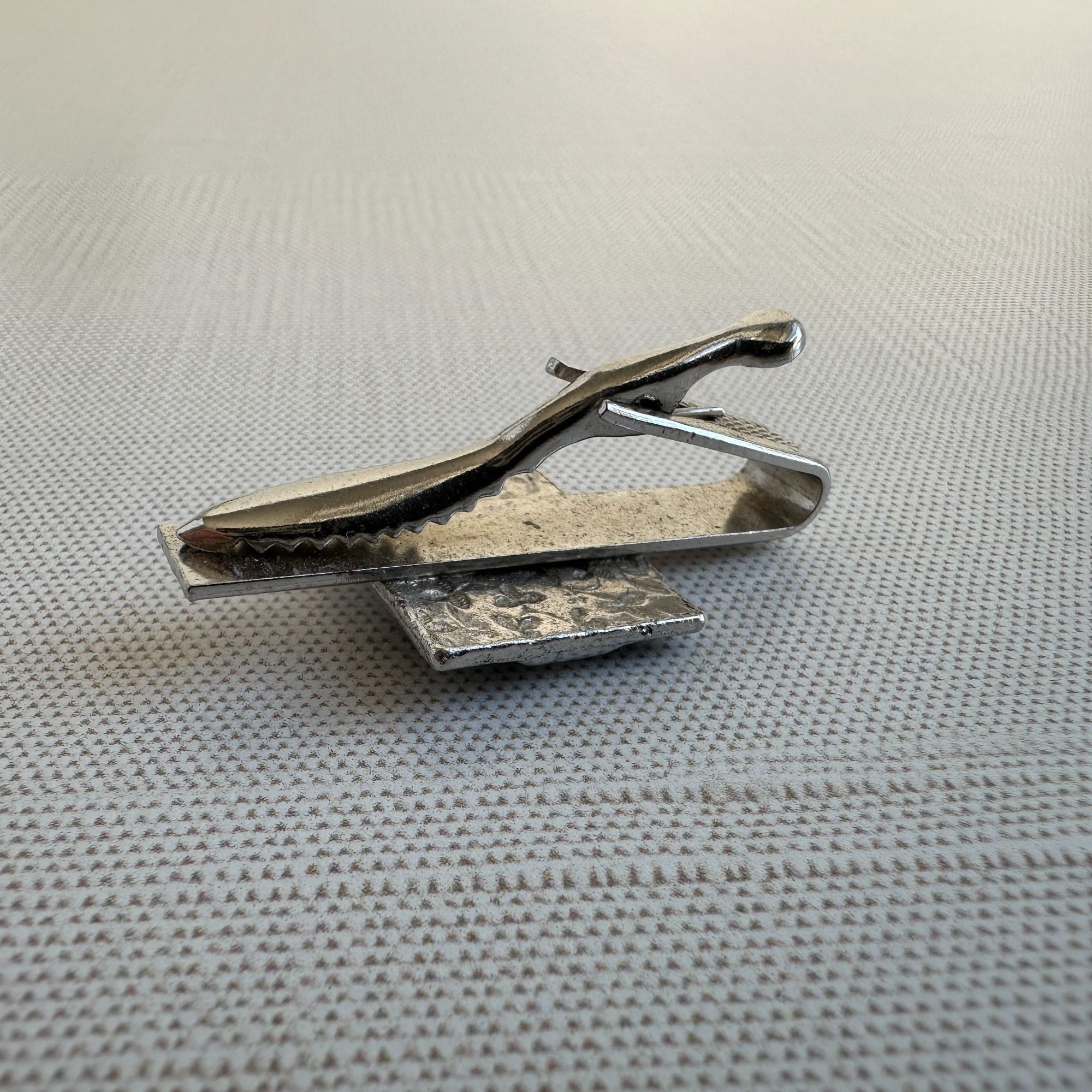 Other Vintage Hickok Silver-Tone Tie Clip With Pink Donkey Design Size ONE SIZE - 6 Thumbnail