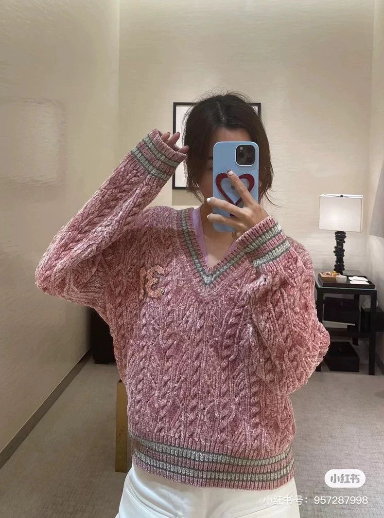 Chanel Chanel 22B pink V-neck velvet knit sweater Size XXS / US 00 / IT 34 - 7 Thumbnail