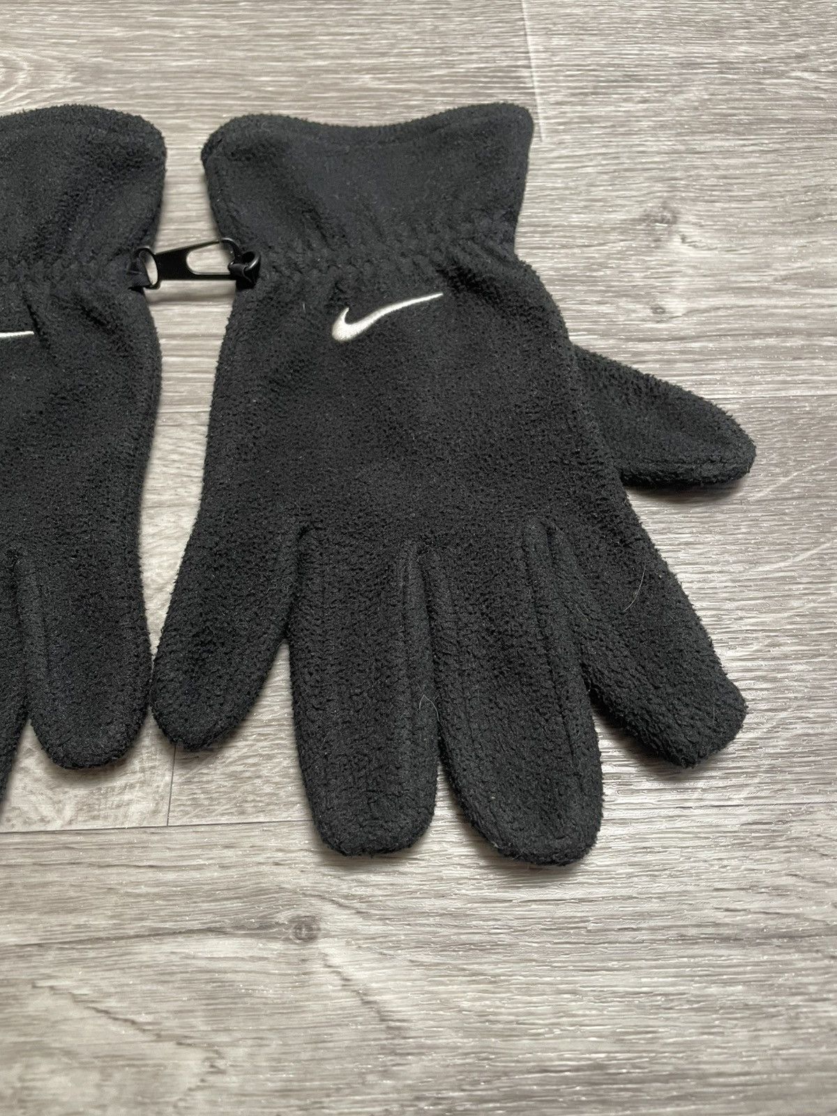 Nike Vintage Nike Black Fleece Swoosh Logo Gloves Y2K Size ONE SIZE - 5 Thumbnail