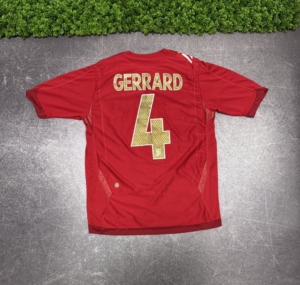 Umbro Steven Gerrard #4 England Soccer 2006 Team Umbro Jersey Size US M / EU 48-50 / 2 - 1 Thumbnail