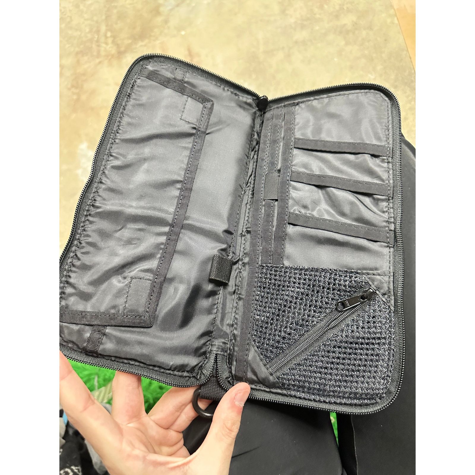 Supreme Supreme Black Arc Logo Organizer OS Used Size ONE SIZE - 5 Thumbnail