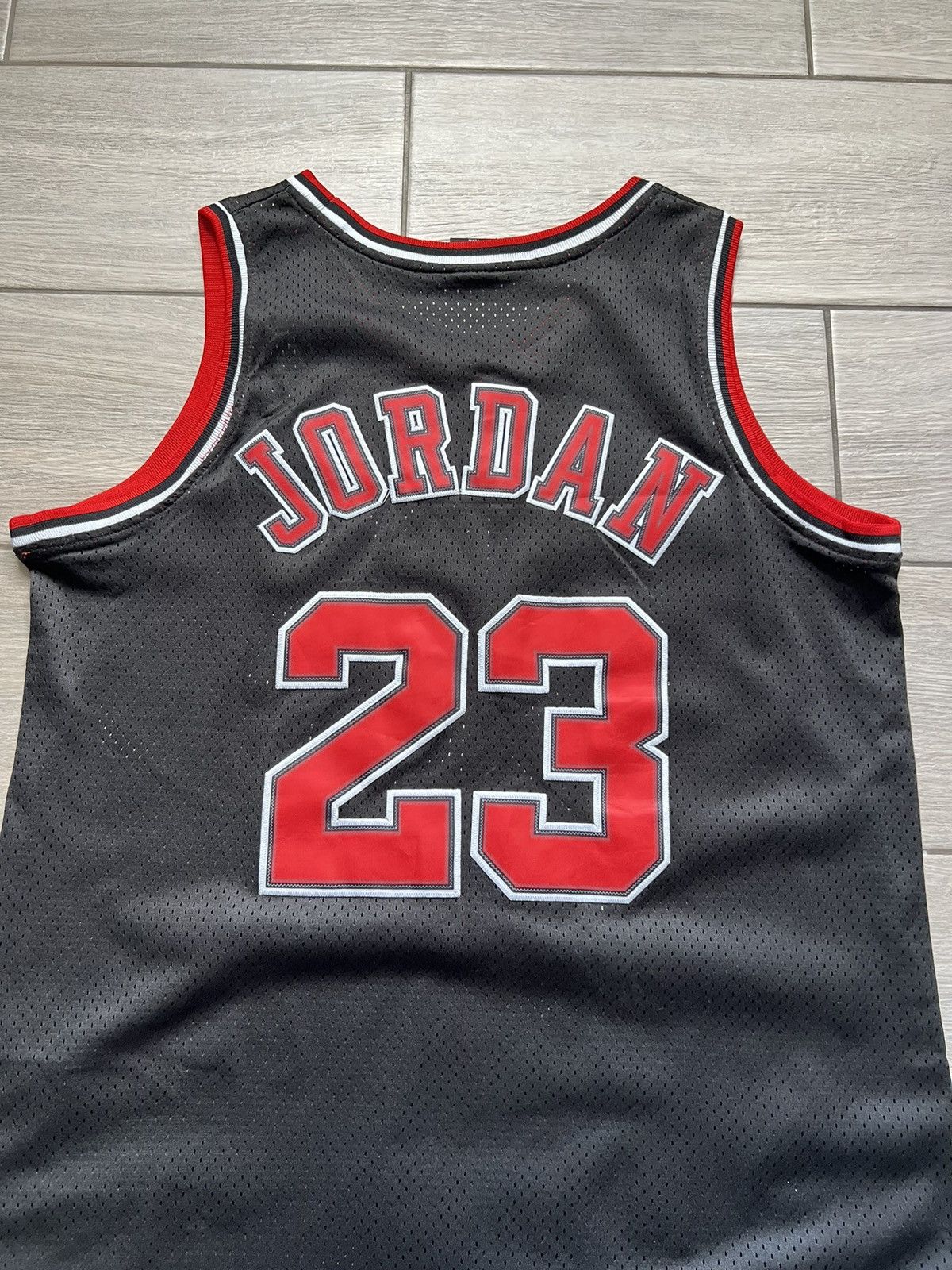 NBA Vintage 90s NIKE JORDAN NBA Chicago Bulls Jersey #23 Size US XL / EU 56 / 4 - 6 Thumbnail