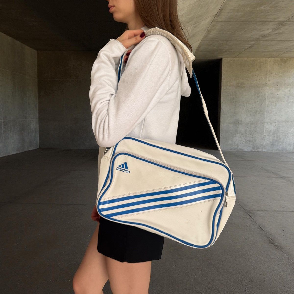 Adidas Adidas Vintage Three Stripes Y2K Crossbody Bag Size ONE SIZE - 2 Thumbnail