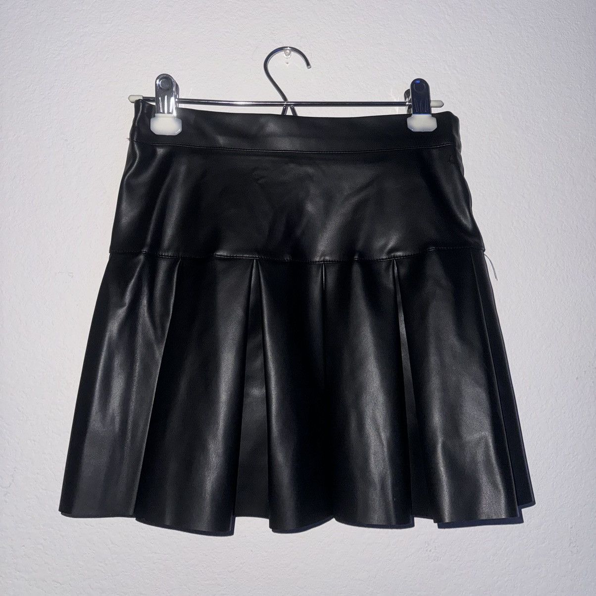 Fashion Nova × Vintage Womens Fashion Nova Cute Mini Skirt Size Small Faux Leather Size 26" / US 2 / IT 38 - 1 Thumbnail