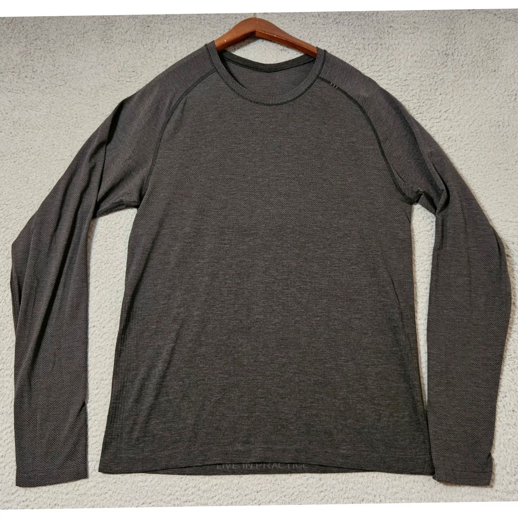 Lululemon Lululemon Shirt Men's Medium Black LS Breathe Tech T Lightweight Gym Size US M / EU 48-50 / 2 - 2 Thumbnail