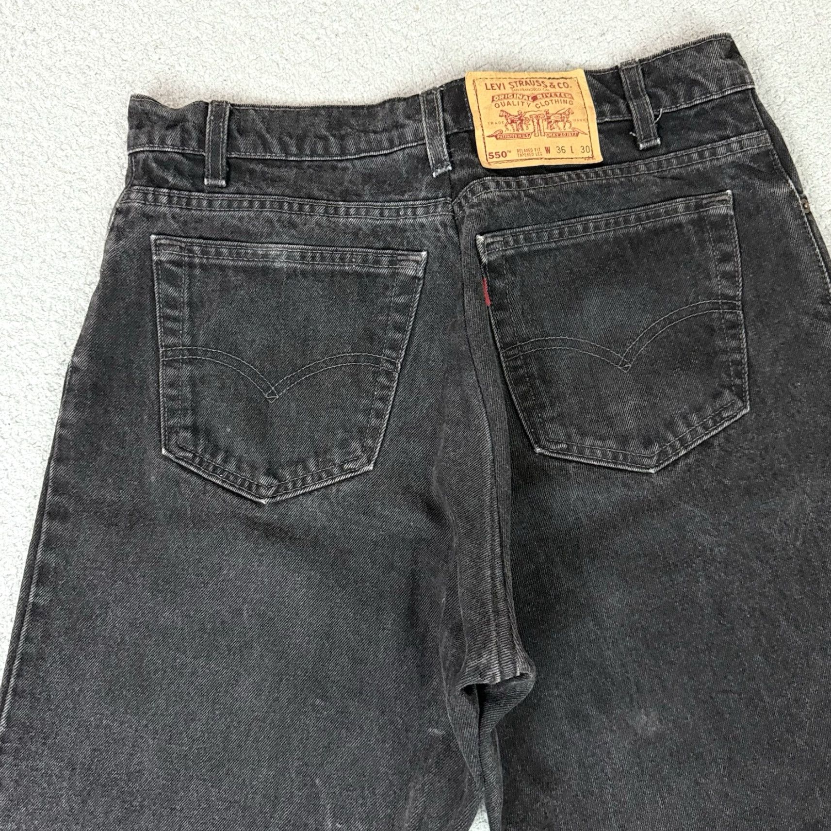 Levi's VINTAGE Levi's 550 Jeans Straight Men 36 Inseam 28 Dark Denim Black Relaxed Fit 550 500 Series Grunge Pockets 31 Inseam Altered 30x30 36x30 Size US 36 / EU 52 - 4 Thumbnail