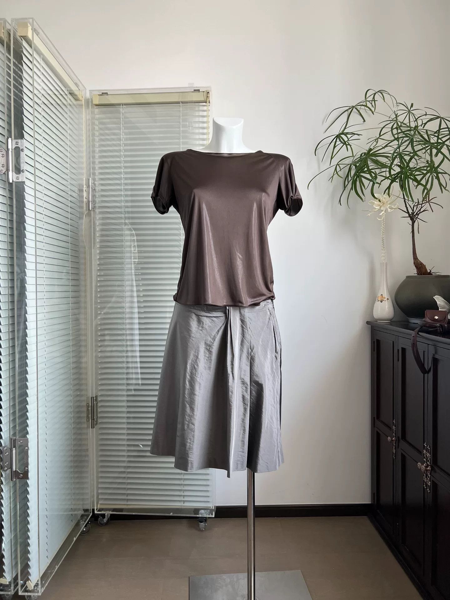 Armani Armani Vintage Brown Iridescent T-shirt Size S / US 4 / IT 40 - 1 Thumbnail