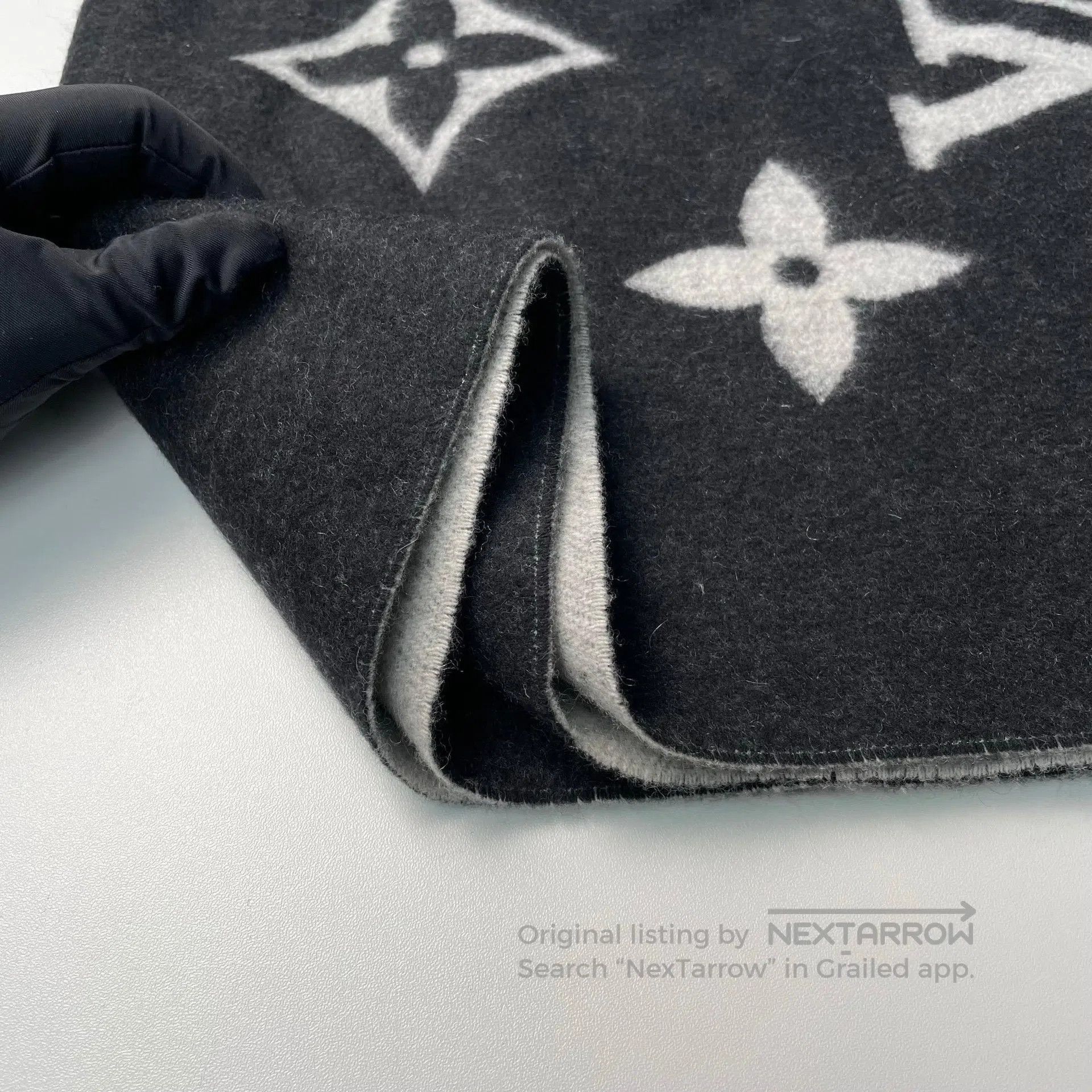 Louis Vuitton Louis Vuitton Black and Gray Printed Cashmere Double-sided Size ONE SIZE - 9 Thumbnail
