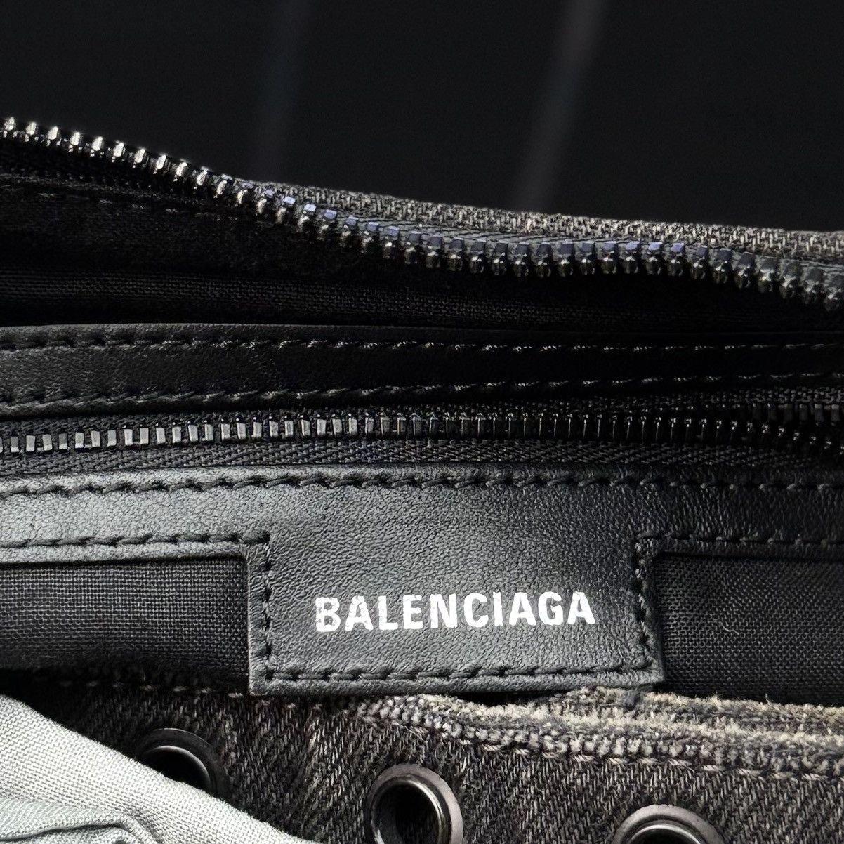 Balenciaga Balenciaga Cagole St Jet Washed Denim Size ONE SIZE - 5 Thumbnail