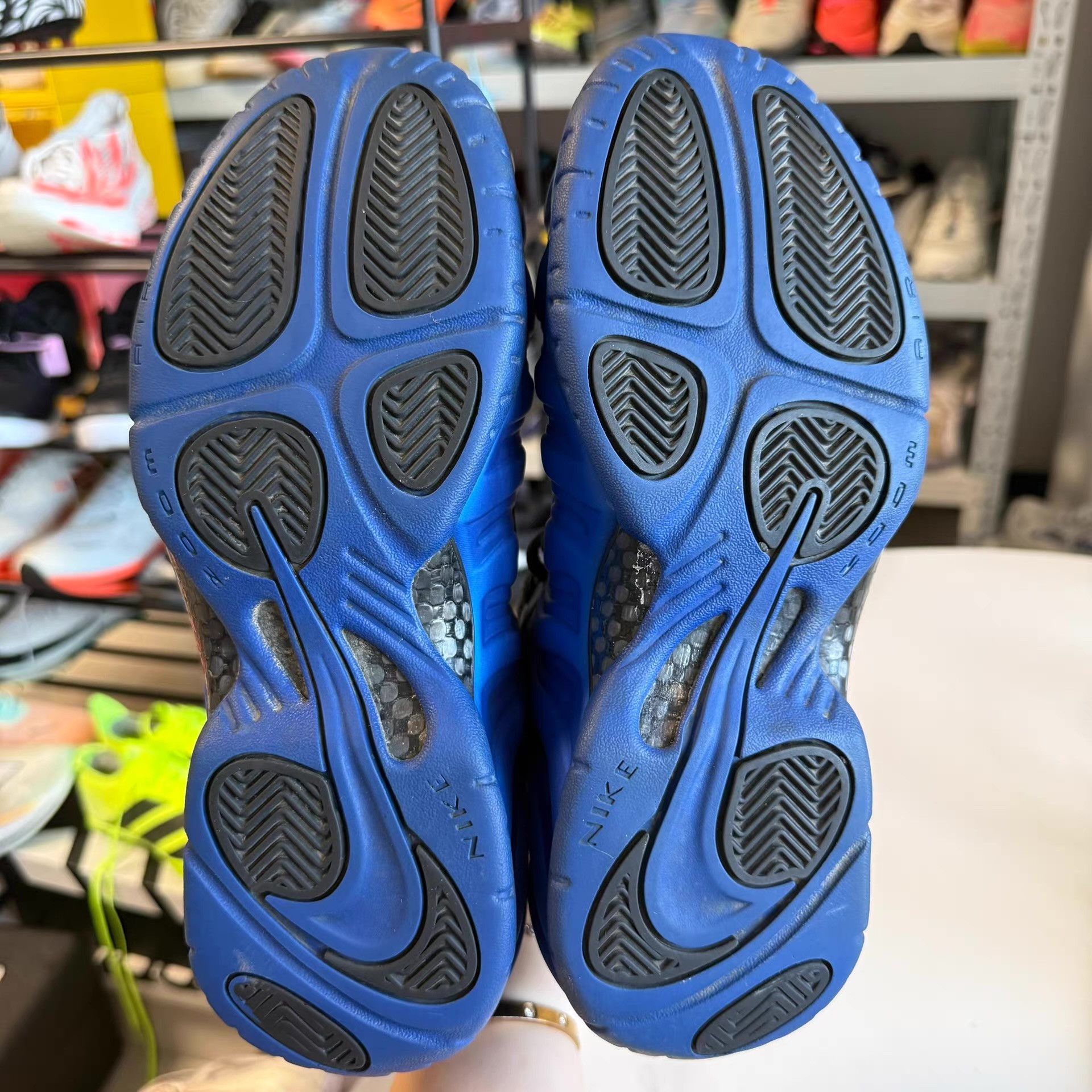 Nike Nike Air Foamposite Pro, non-slip and wear-resistant Q10 Size US 7 / EU 40 - 4 Thumbnail
