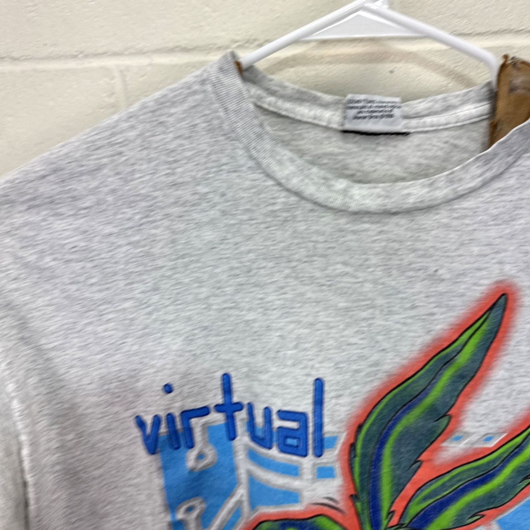 Vintage VINTAGE 1996 Looney Tunes Wile E Coyote Roadrunner L/S T Shirt XL Unisex Gray Graphic Tee Size US XL / EU 56 / 4 - 5 Thumbnail