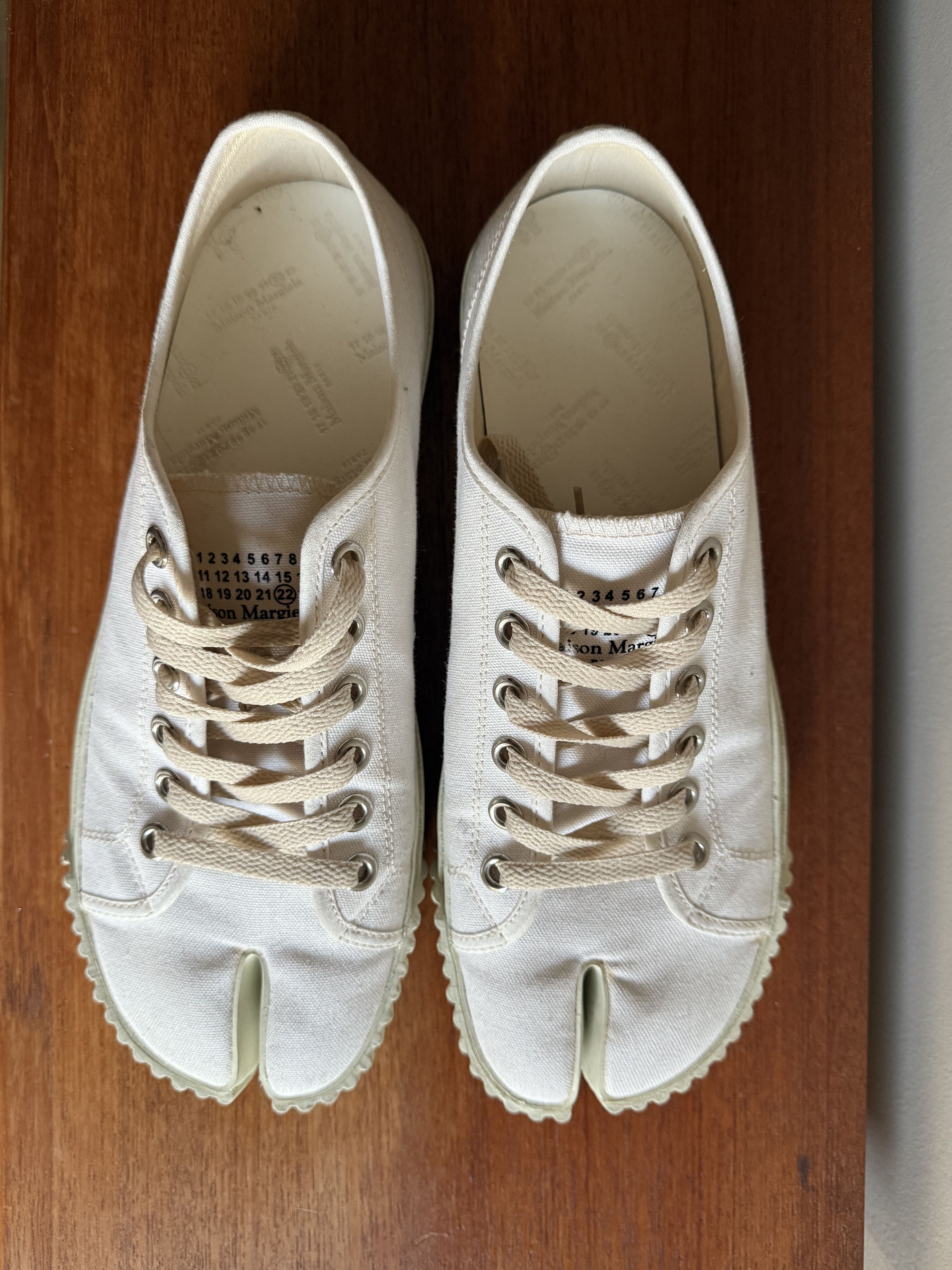 Maison Margiela Maison Margiela Mens Tabi Sneakers Lace up White size 43.5 Size US 10.5 / EU 43-44 - 3 Thumbnail