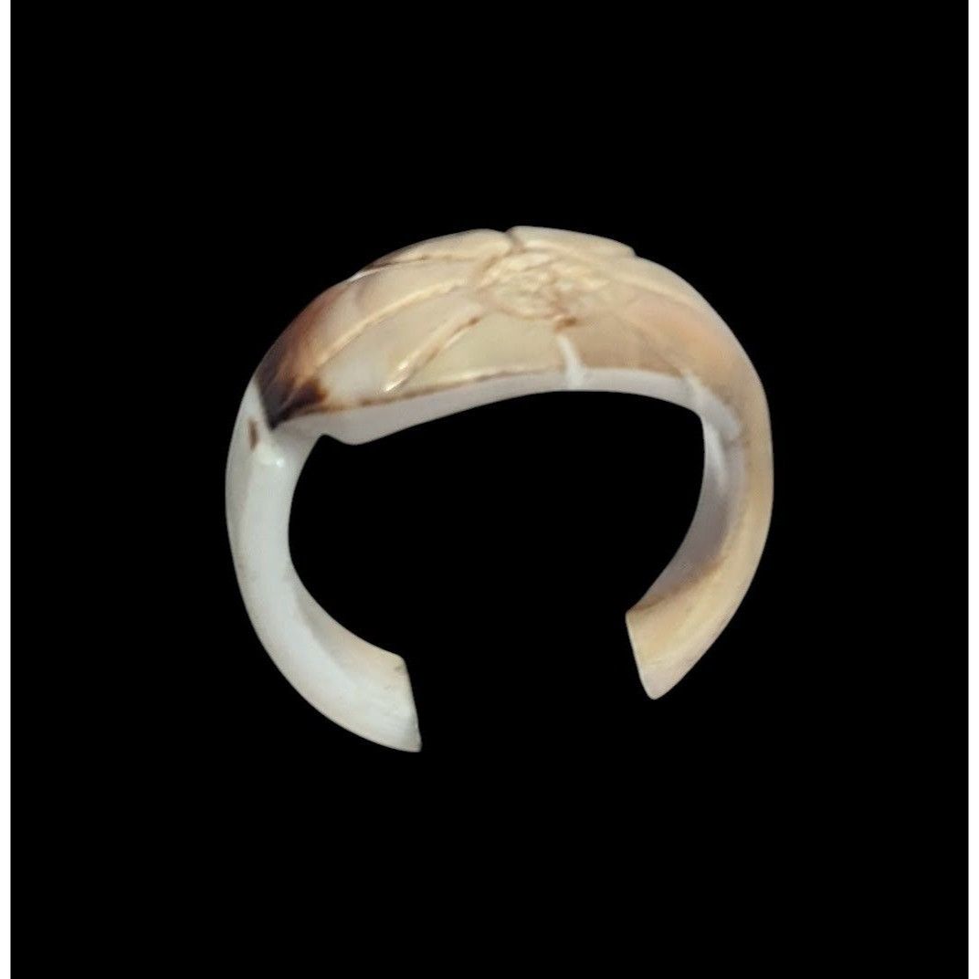 Other Vintage Carved Cream Shell Flower Ring Size 5 3/4 Size ONE SIZE - 9 Thumbnail