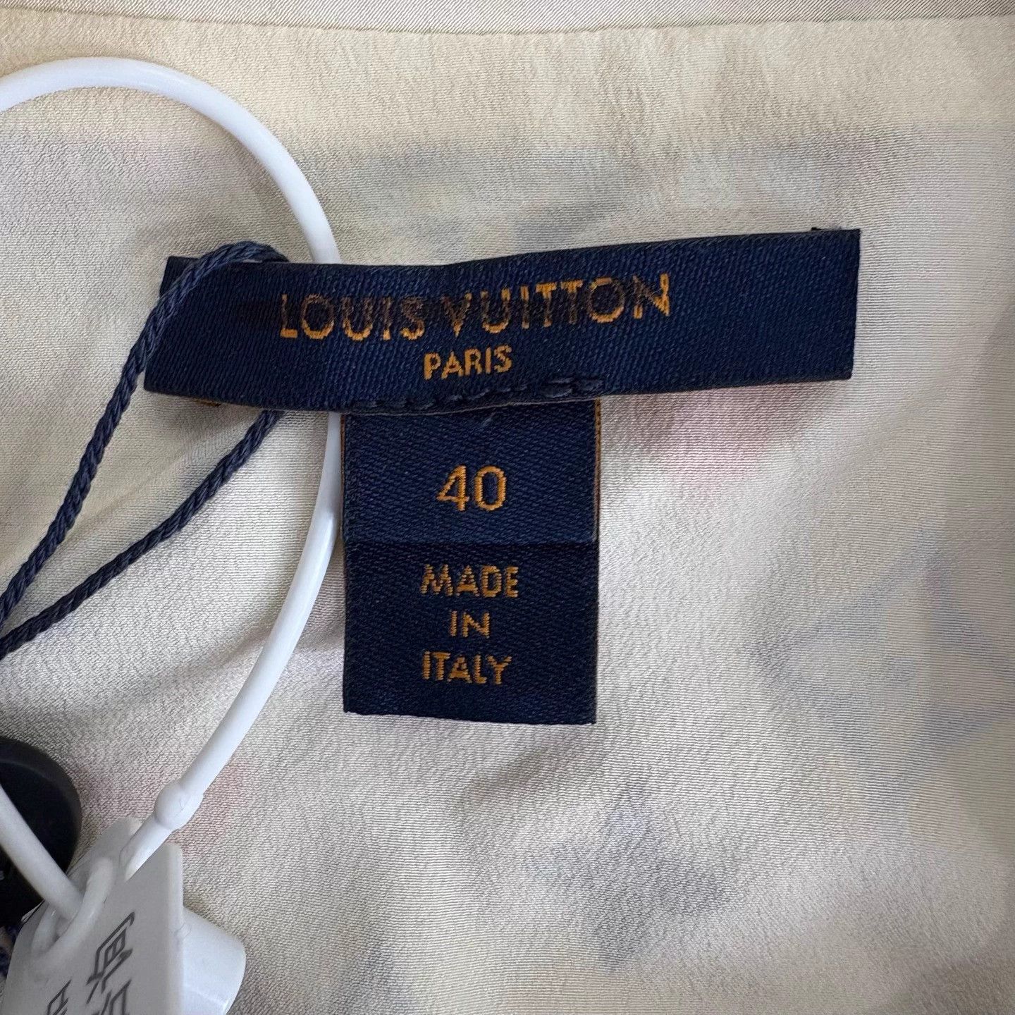 Louis Vuitton LV Ruffled Collar All Over Print Silk Women's Shirt Size M / US 6-8 / IT 42-44 - 3 Thumbnail
