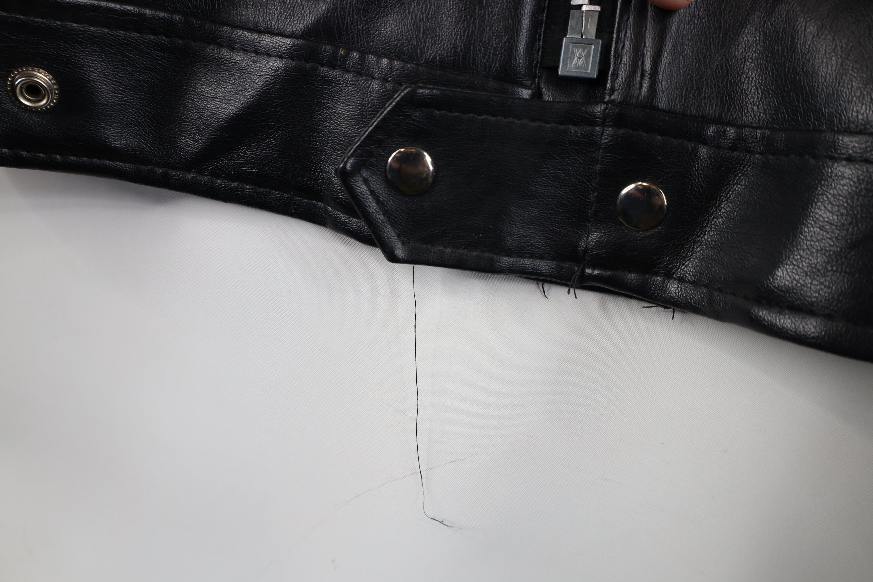 Vintage Vintage 70s 80s Streetwear Chain Zip Motorcycle Jacket Size US XL / EU 56 / 4 - 4 Thumbnail